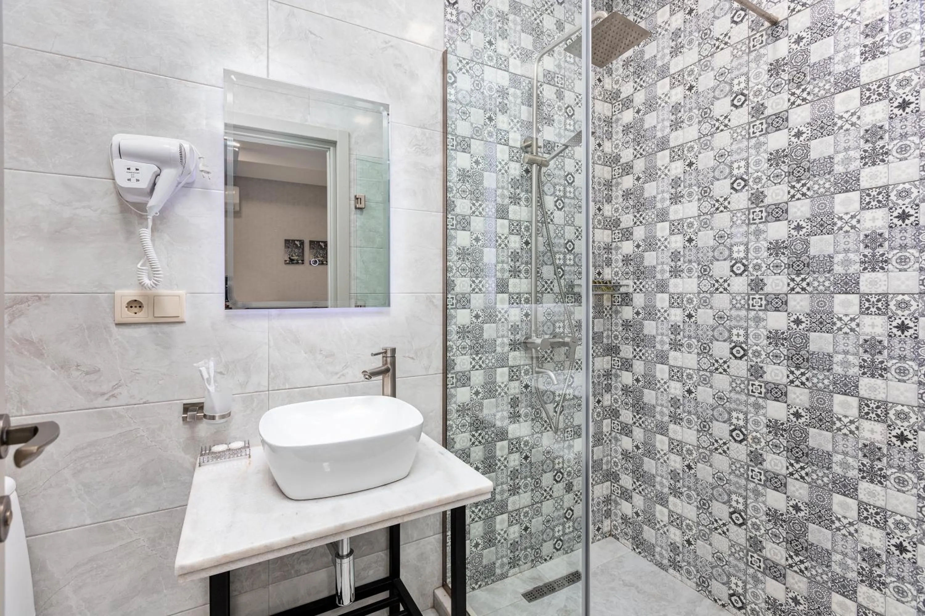 Bathroom in Monument1880