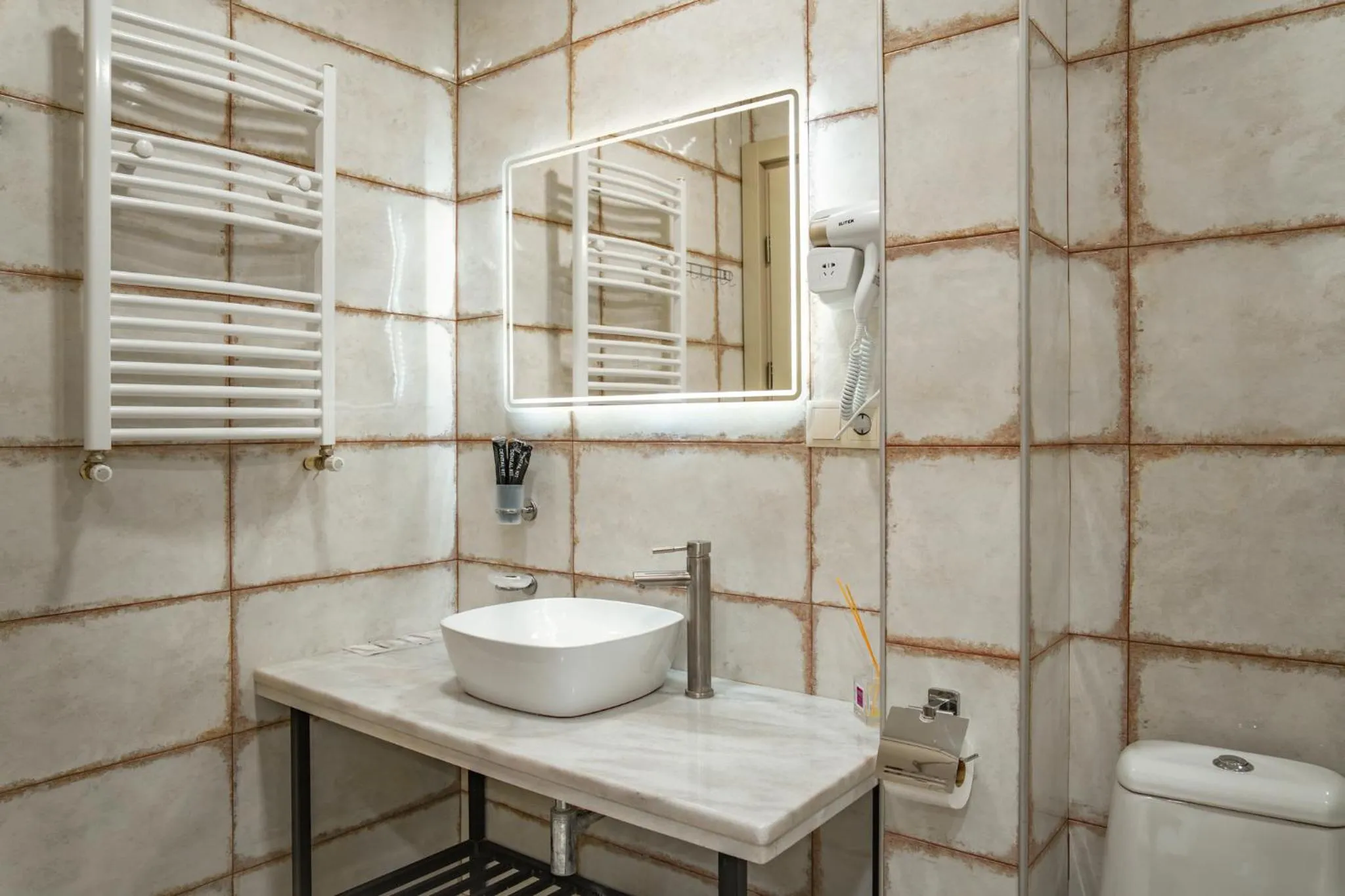 Shower in Monument1880