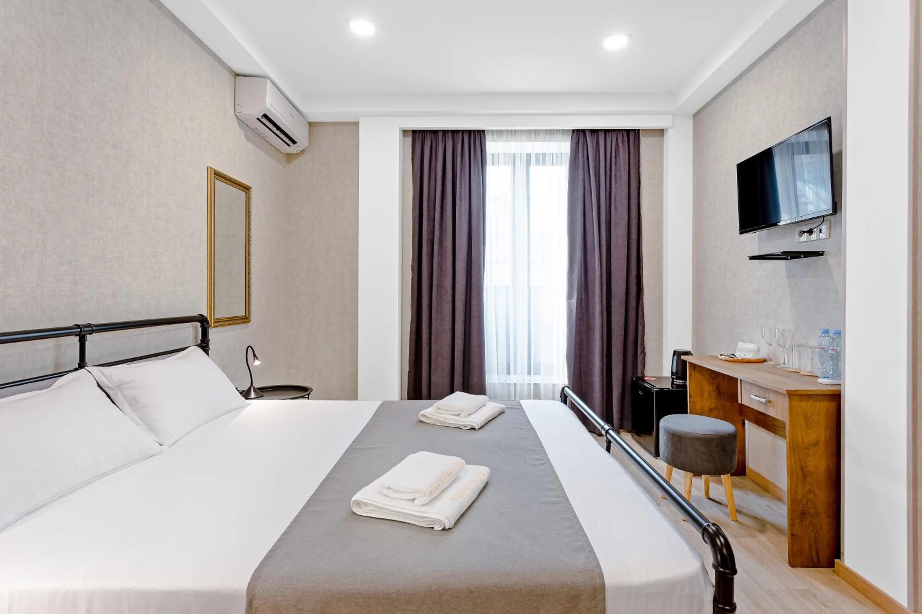 Bedroom, Bed in Monument1880