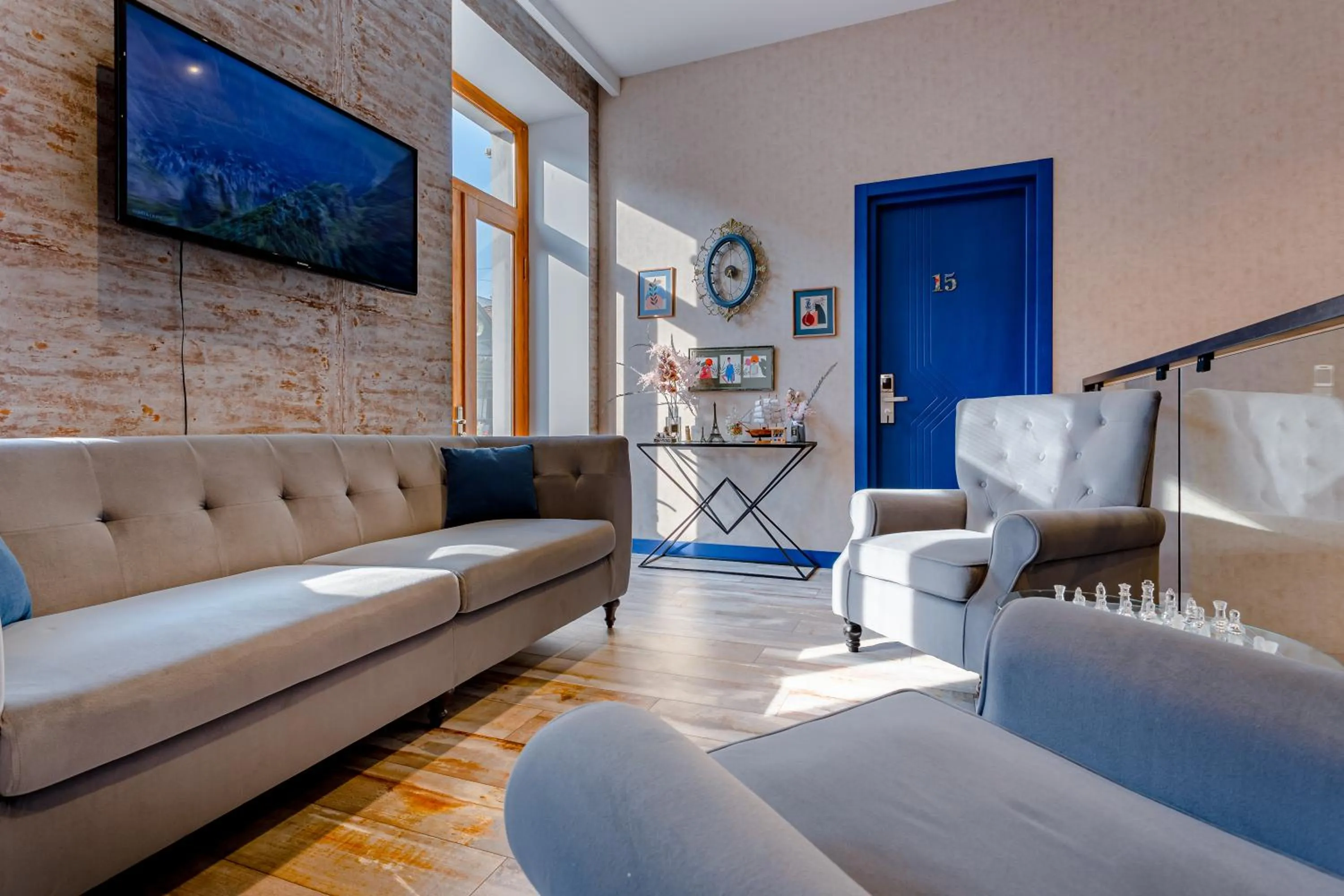 Communal lounge/ TV room in Monument1880