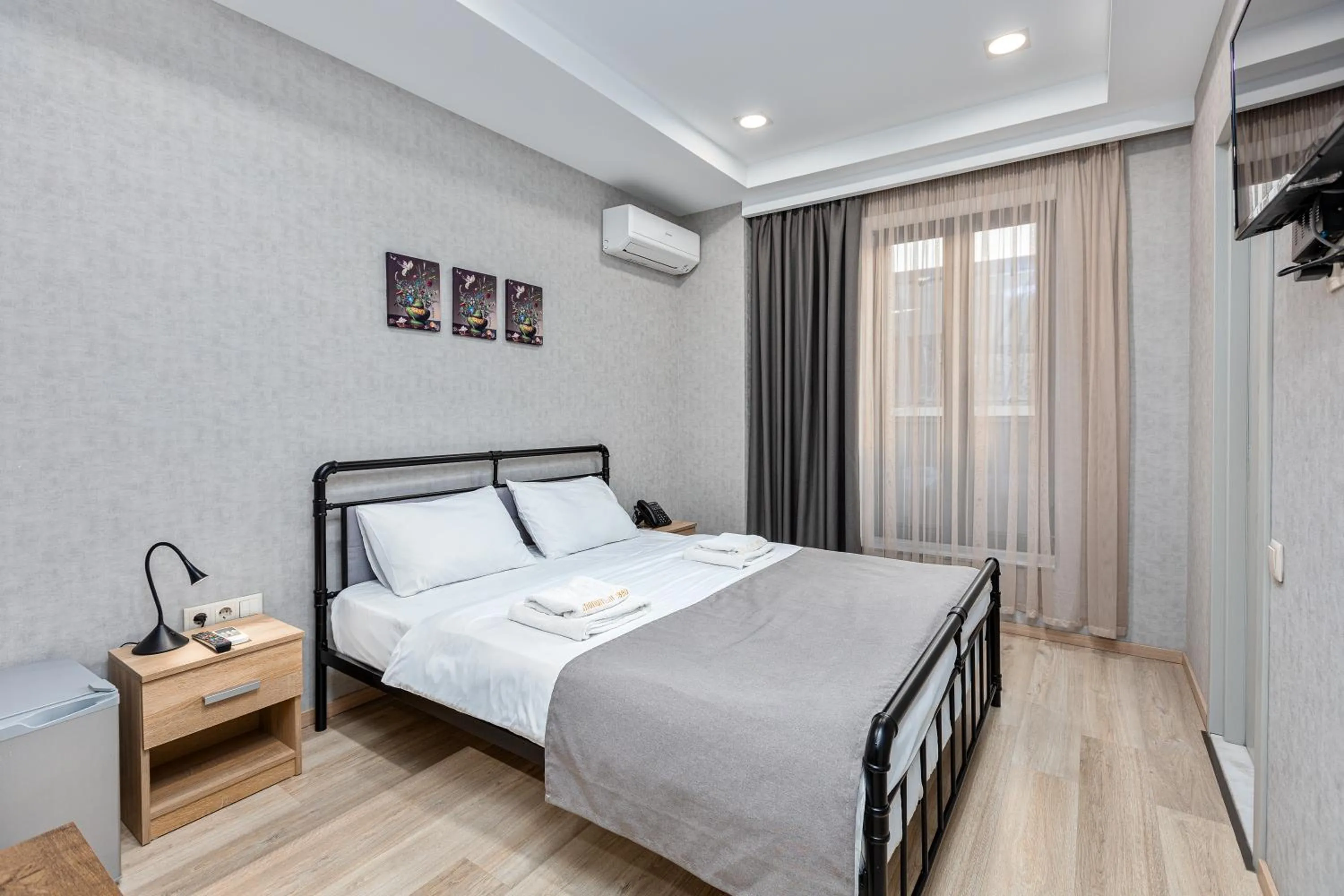 Bedroom, Bed in Monument1880