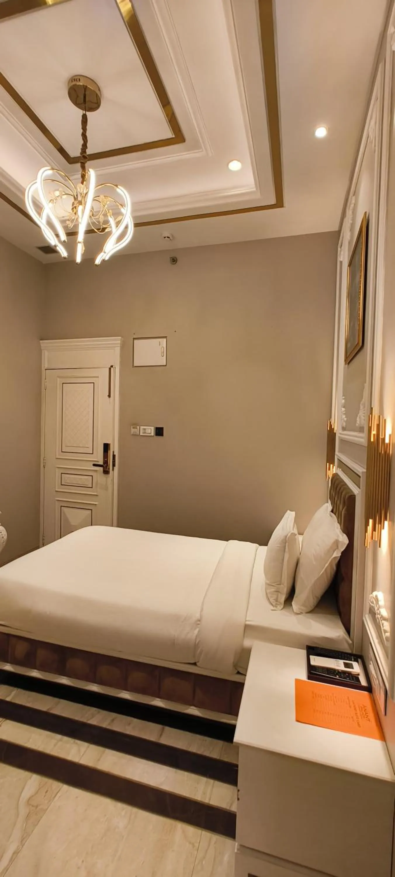 Photo of the whole room, Bed in Anant Palace