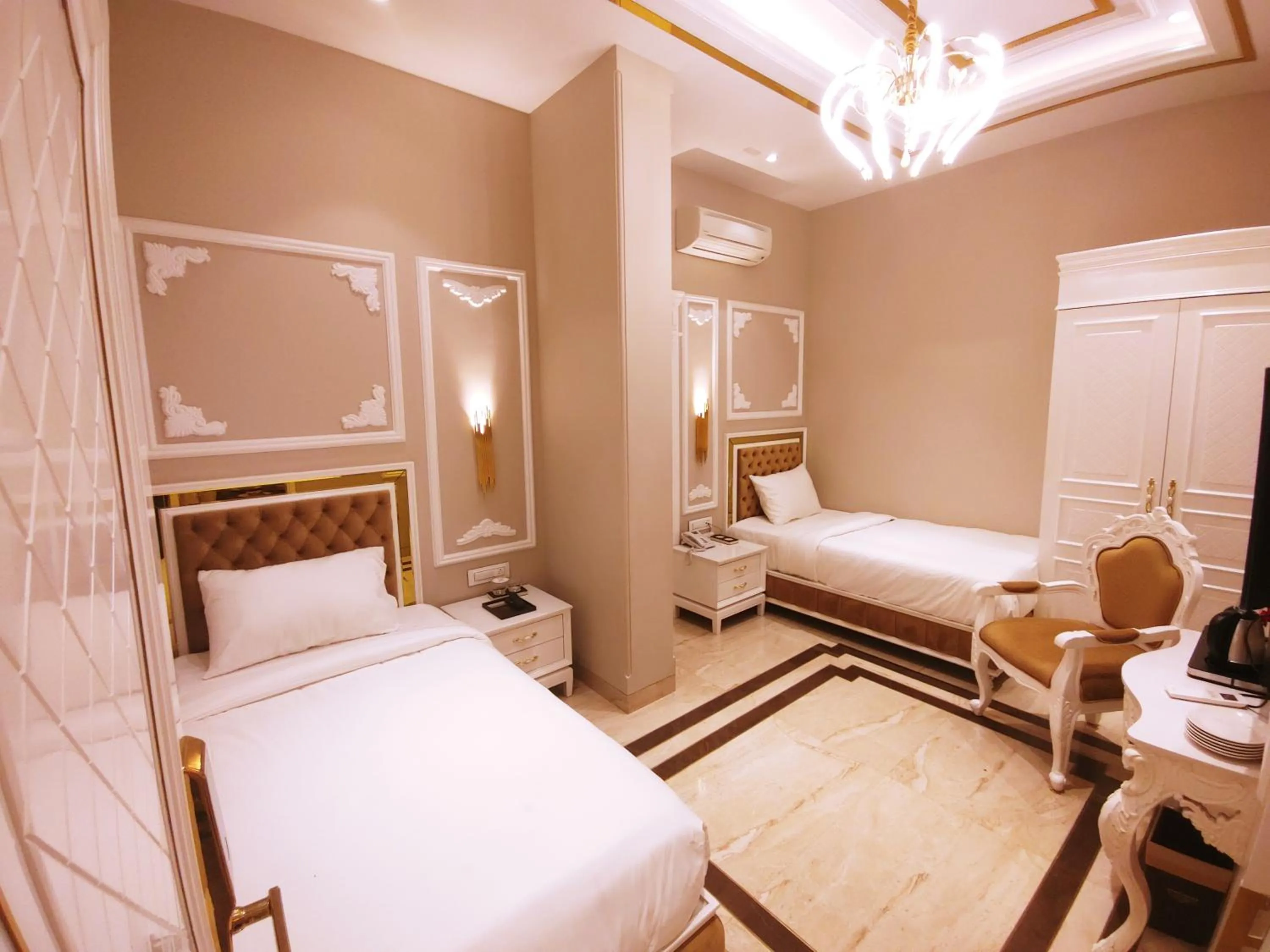 bunk bed, Bed in Anant Palace