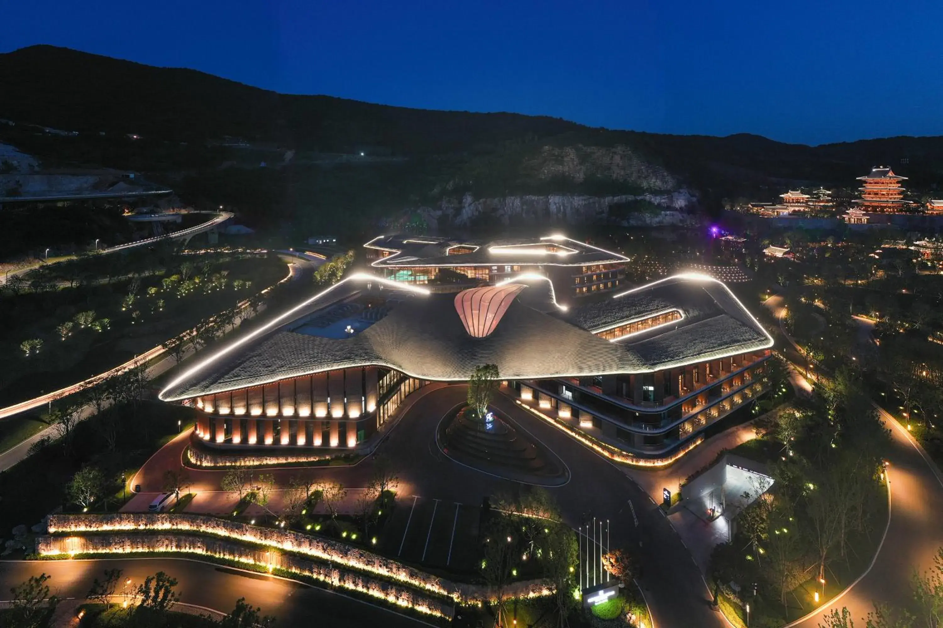 Property building in Radisson Collection Resort Nanjing Property building in Radisson Collection Resort Nanjing