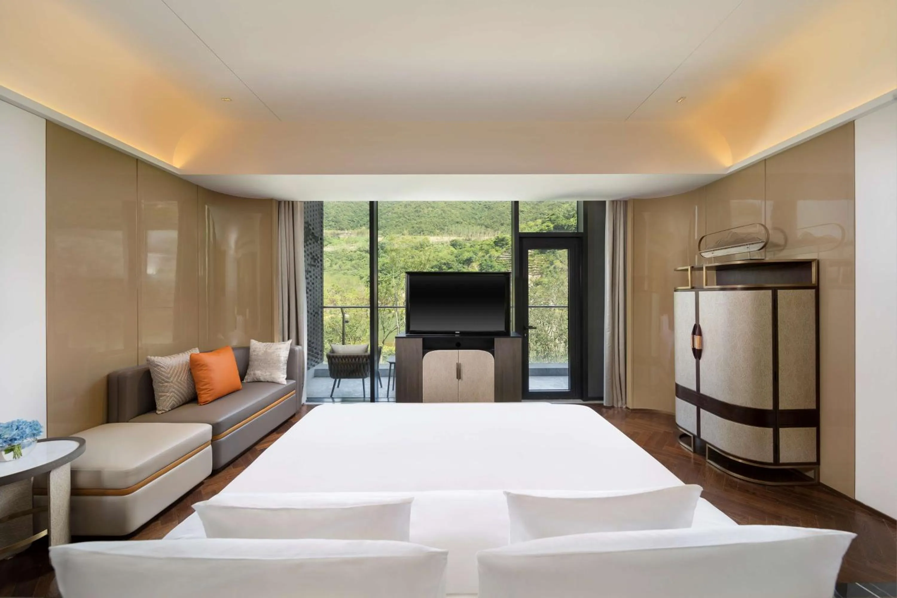 Photo of the whole room, Bed in Radisson Collection Resort Nanjing