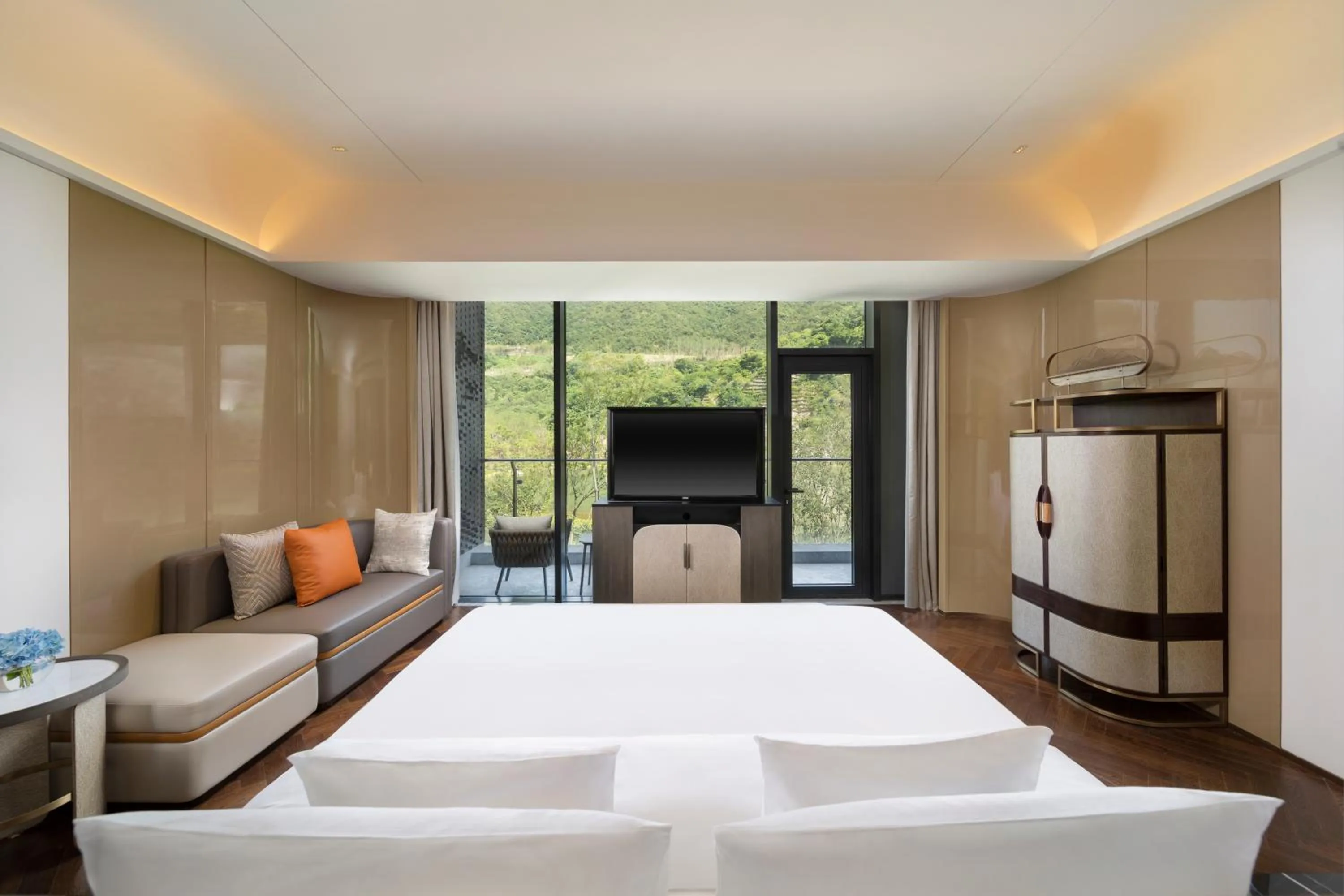 Photo of the whole room, Bed in Radisson Collection Resort Nanjing