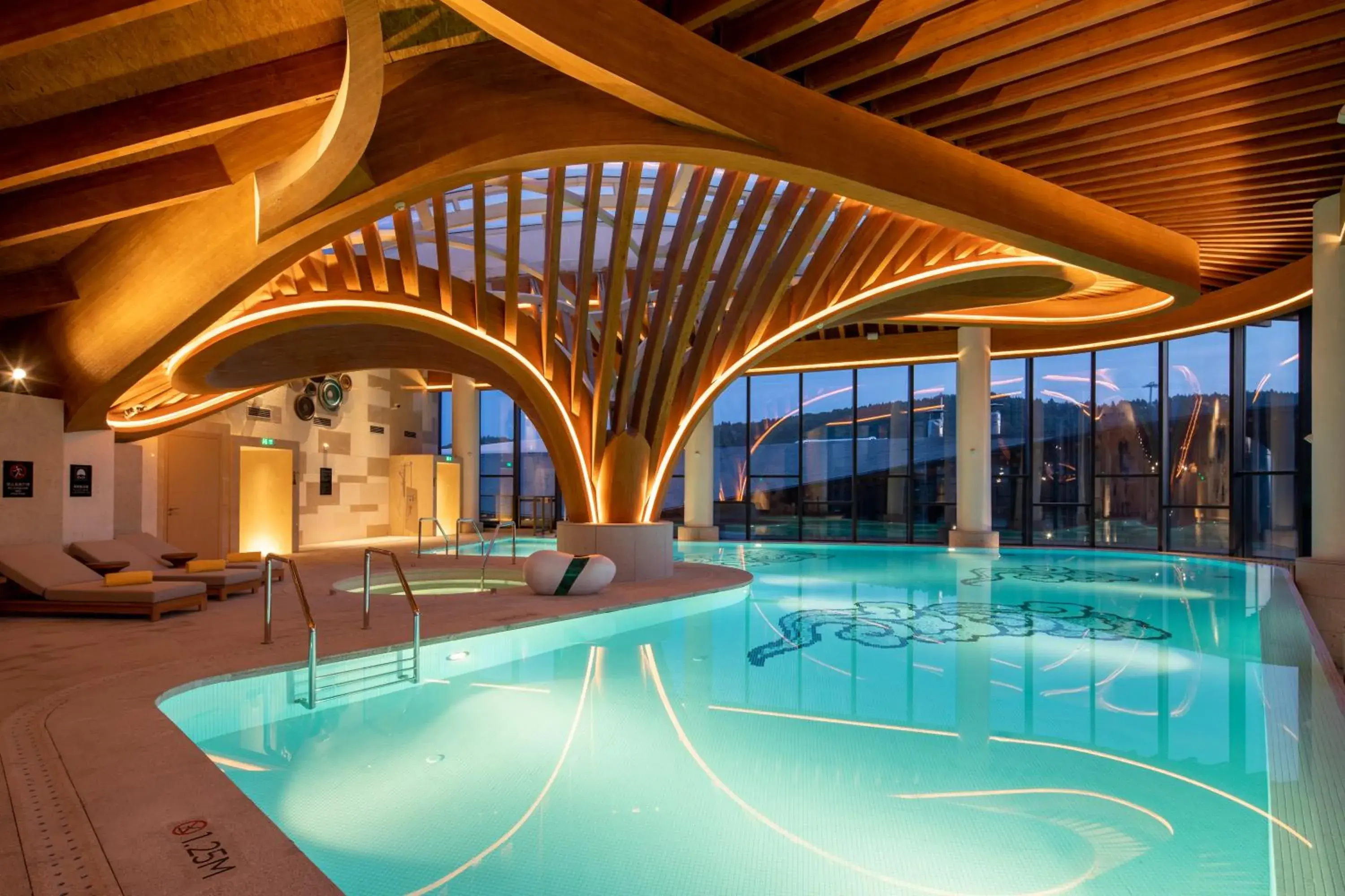 Swimming pool in Radisson Collection Resort Nanjing Swimming pool in Radisson Collection Resort Nanjing