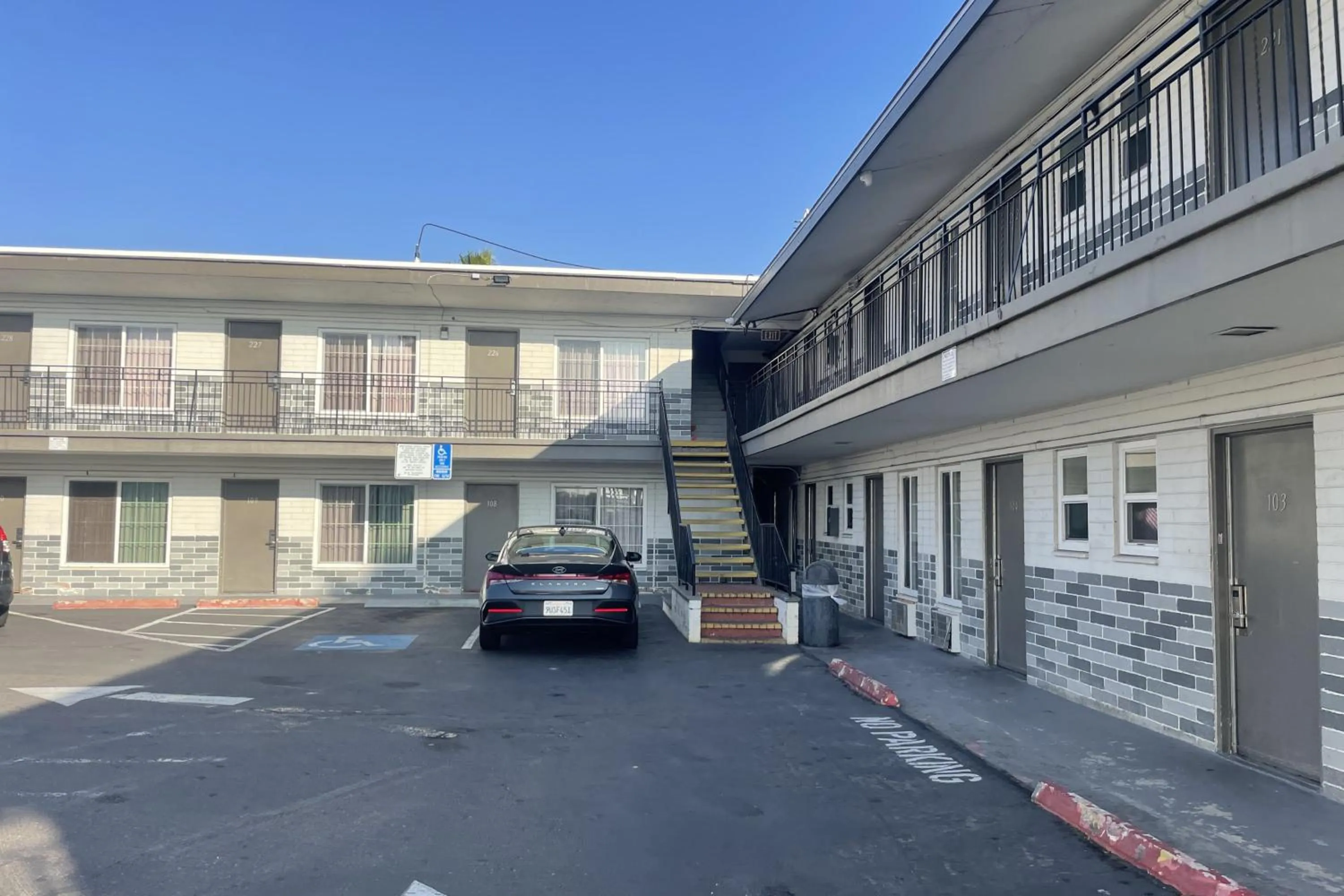 Parking in Big 7 Motel Chula Vista I-5