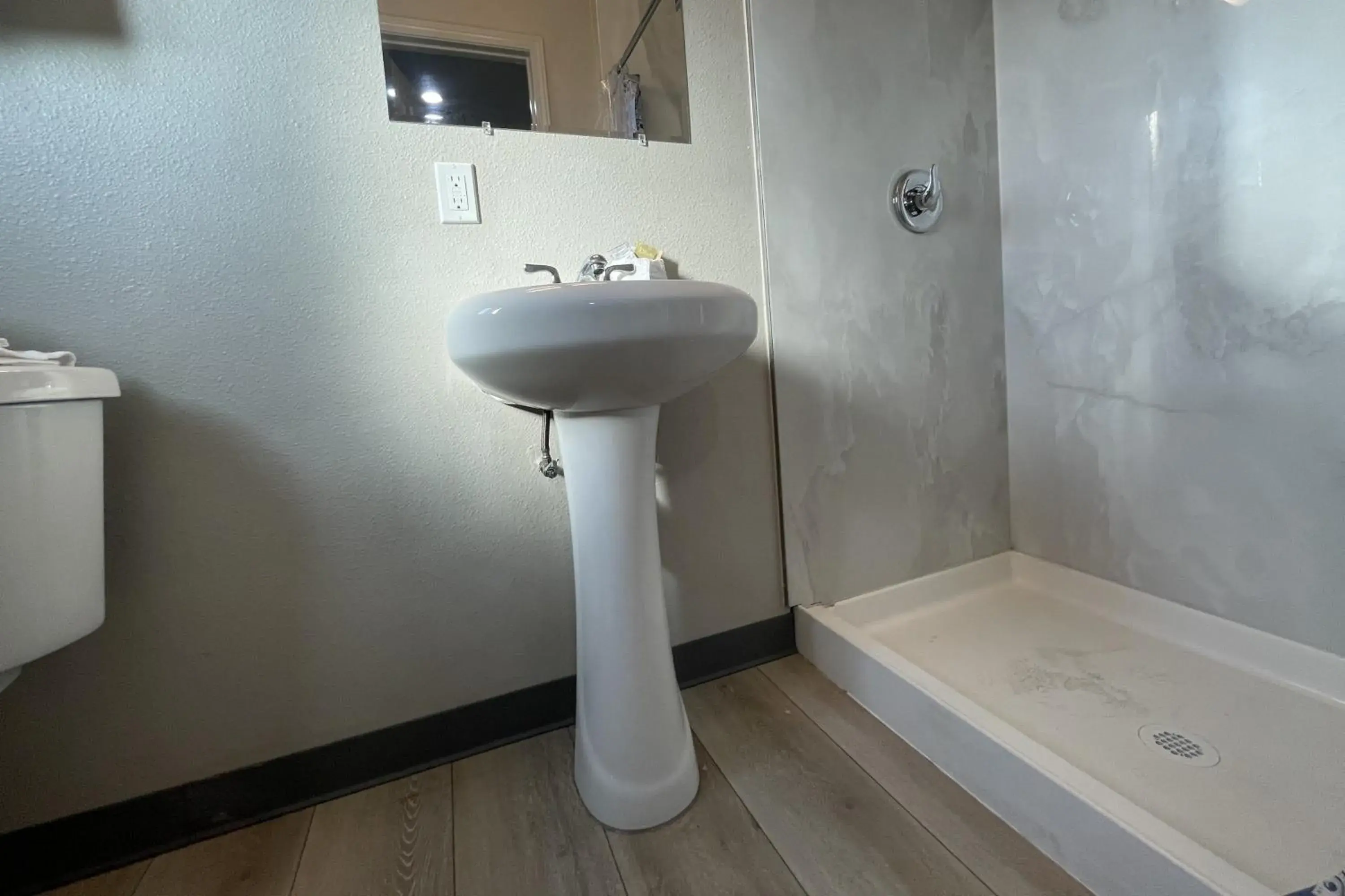 Bathroom in Big 7 Motel Chula Vista I-5 Bathroom in Big 7 Motel Chula Vista I-5