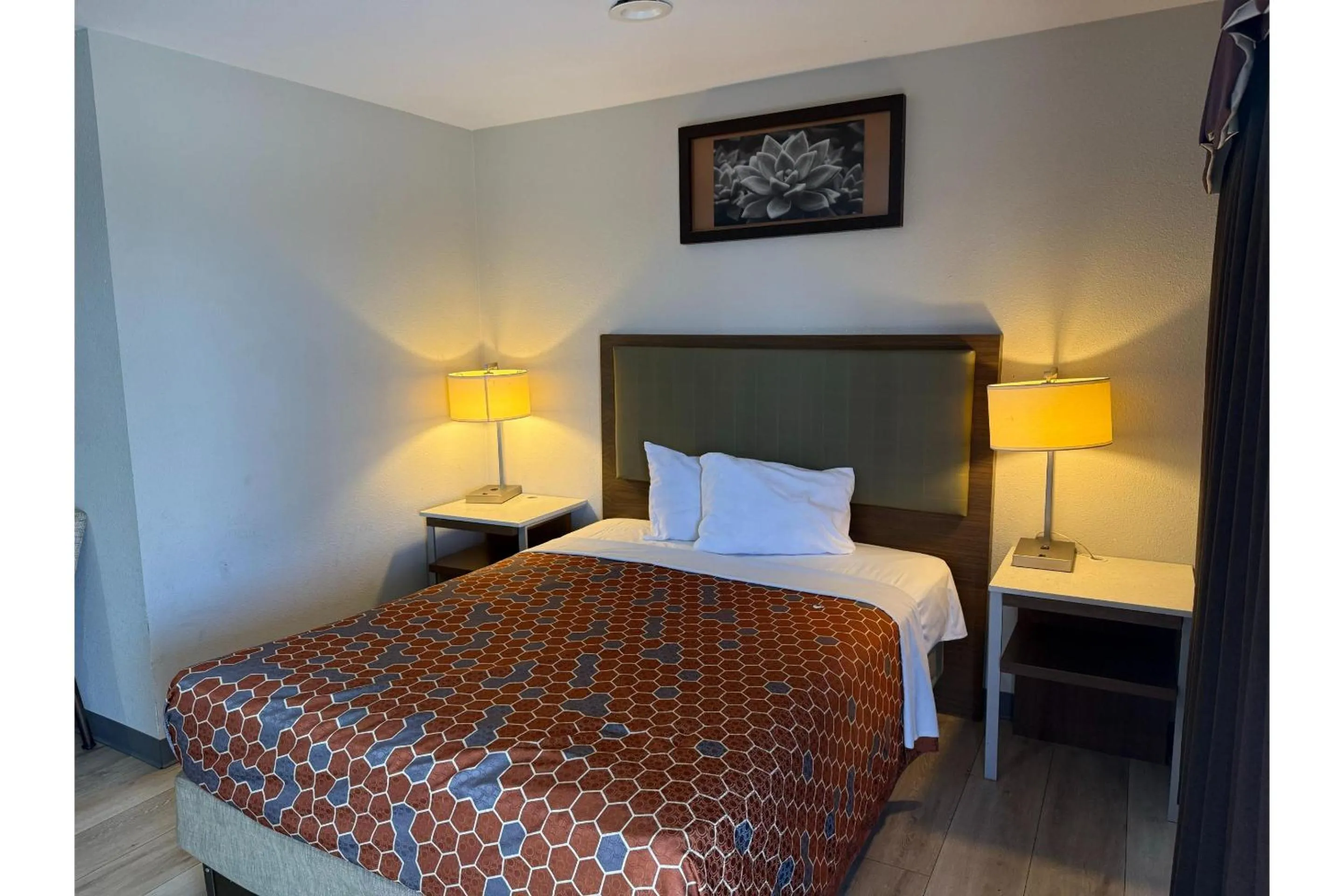 Bedroom, Bed in Big 7 Motel Chula Vista I-5