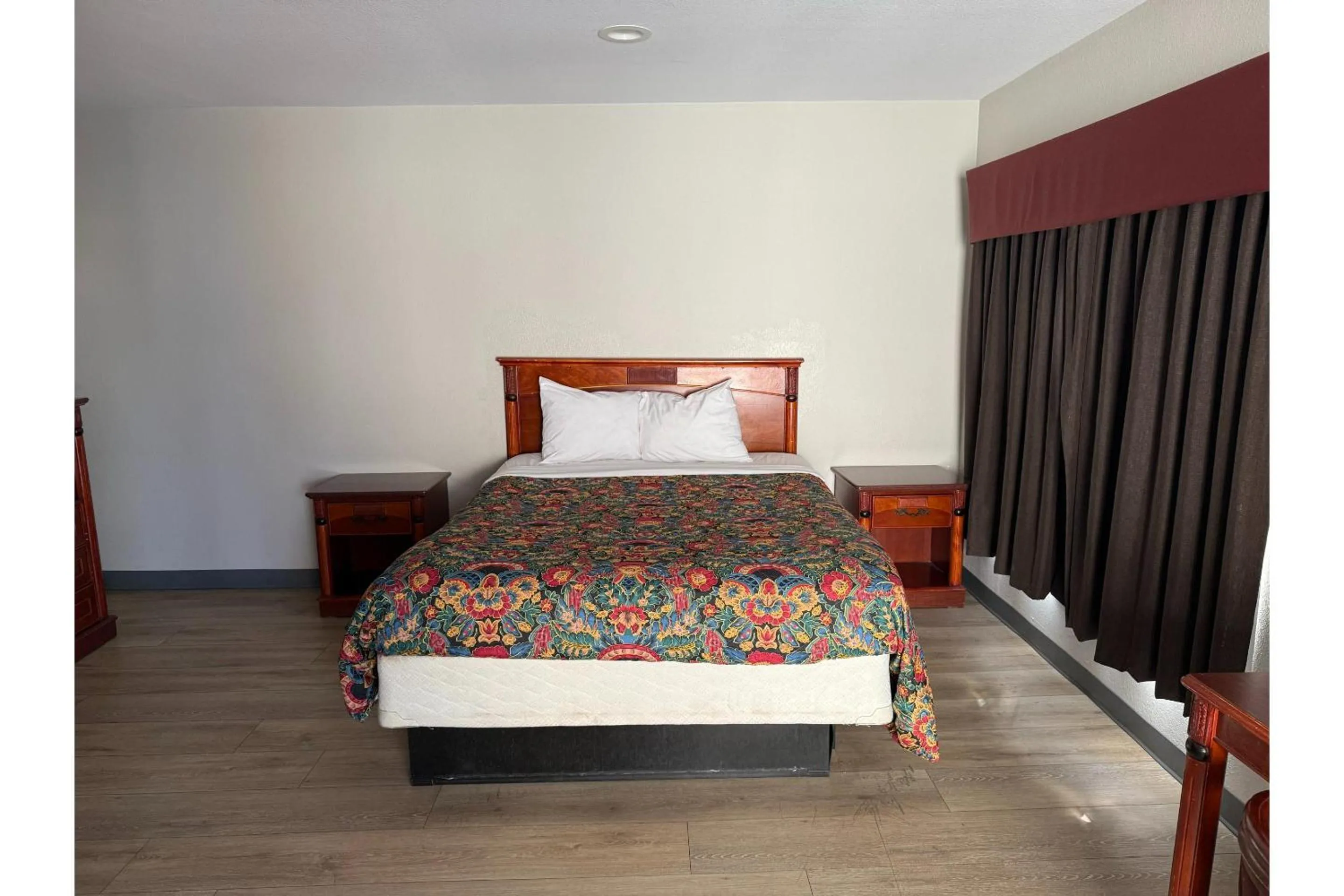 Bedroom, Bed in Big 7 Motel Chula Vista I-5