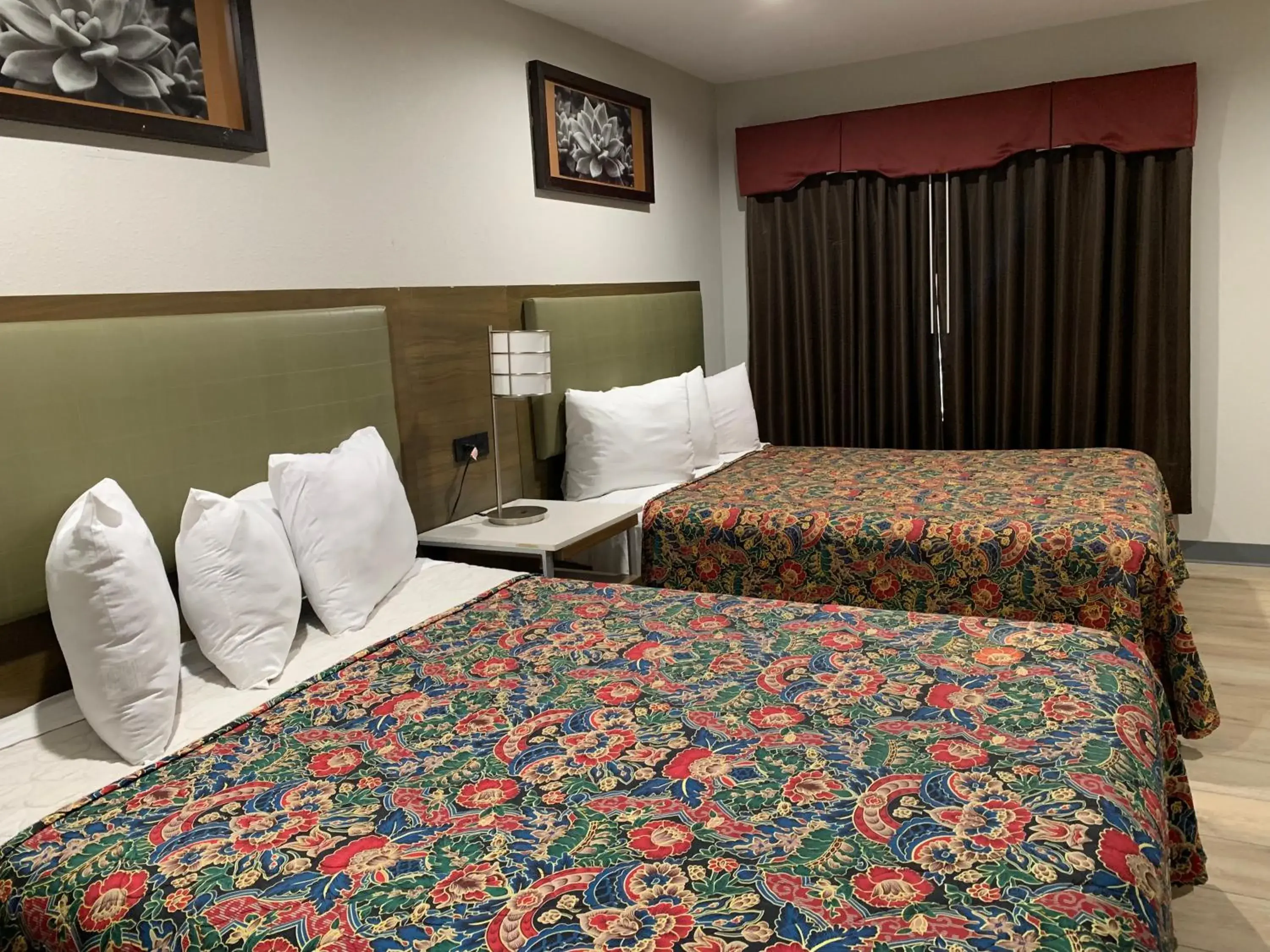 Bed in Big 7 Motel