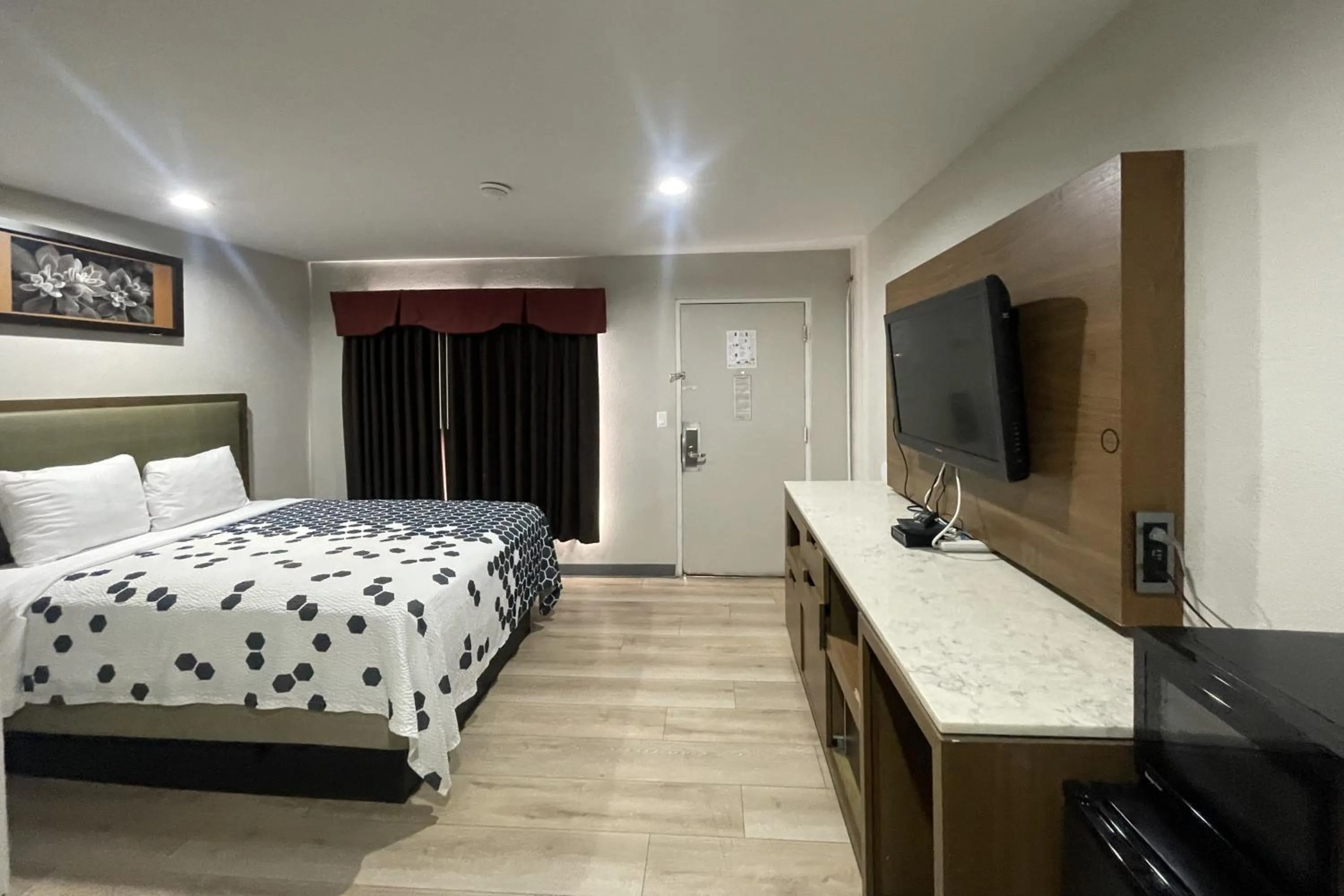 Bedroom, Bed in Big 7 Motel Chula Vista I-5