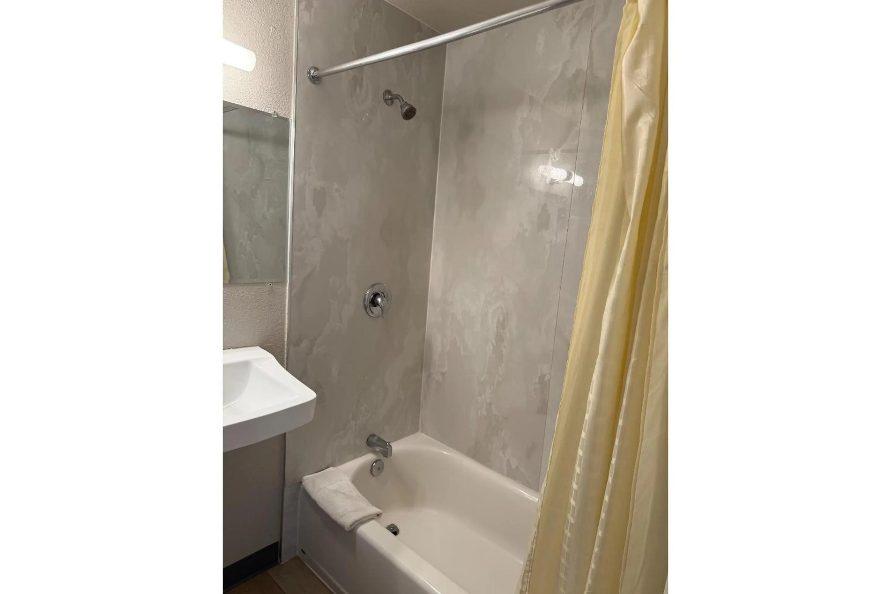 Bathroom in Big 7 Motel Chula Vista I-5