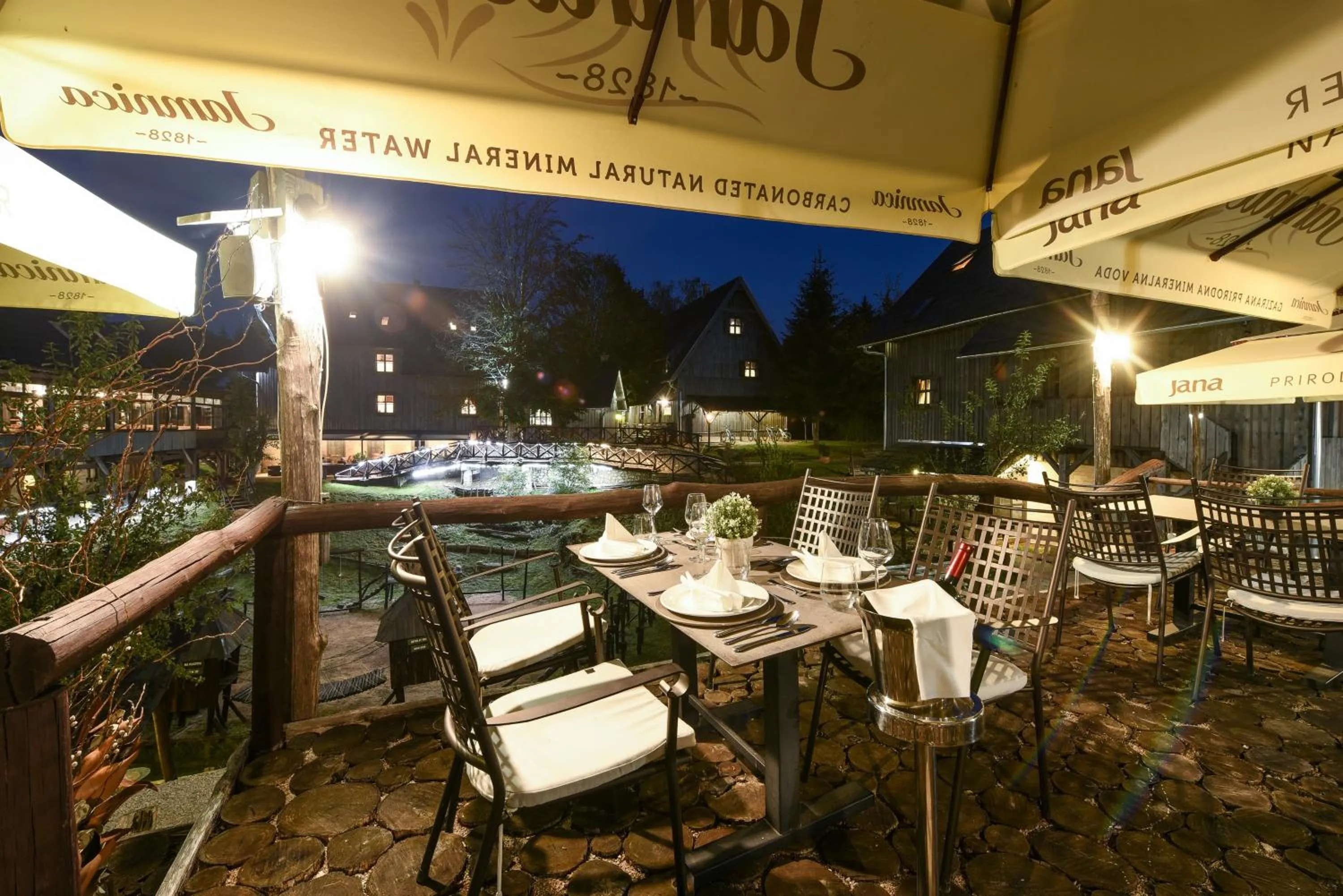 Restaurant/places to eat in Lakeside Hotel Plitvice