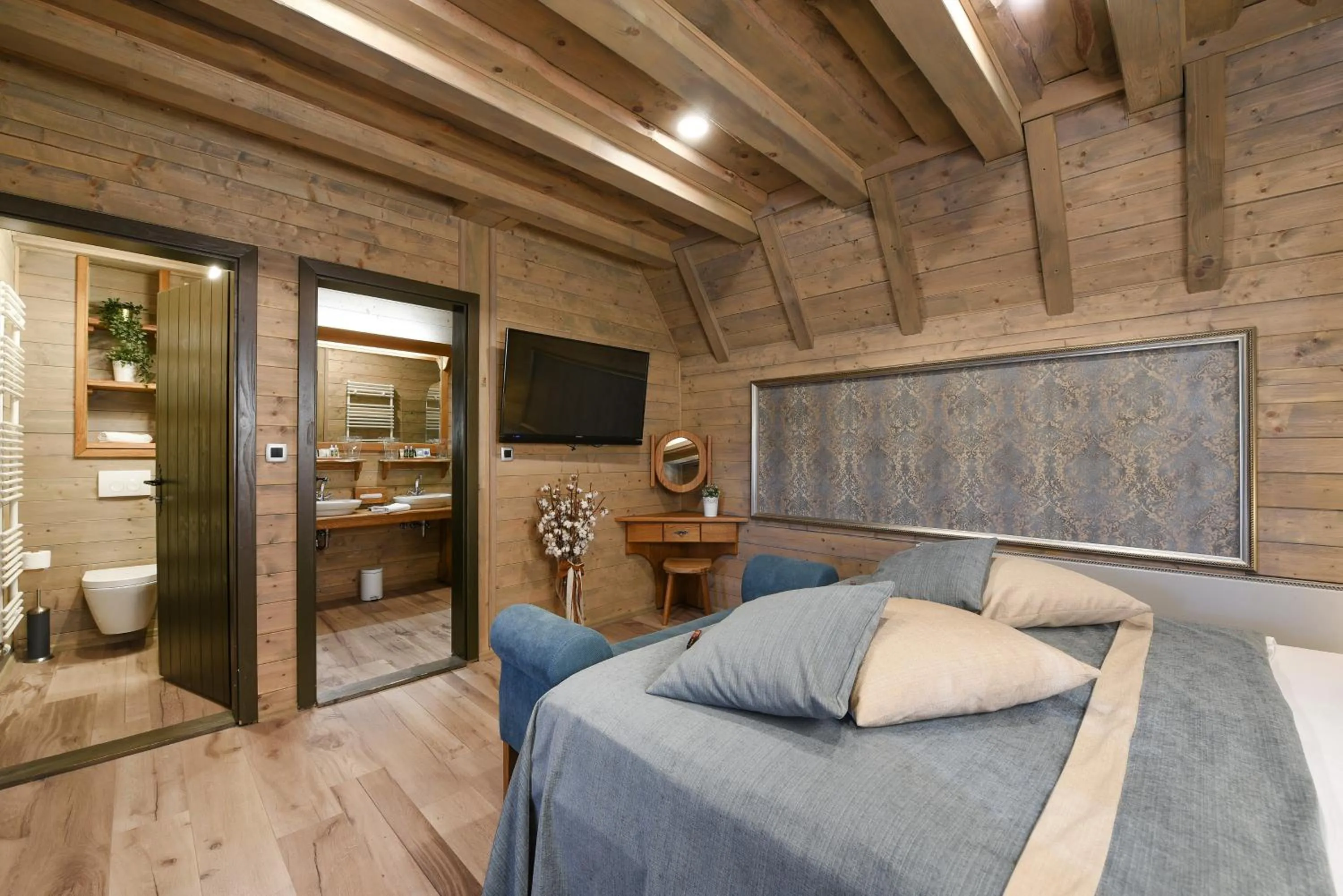 Bed in Lakeside Hotel Plitvice