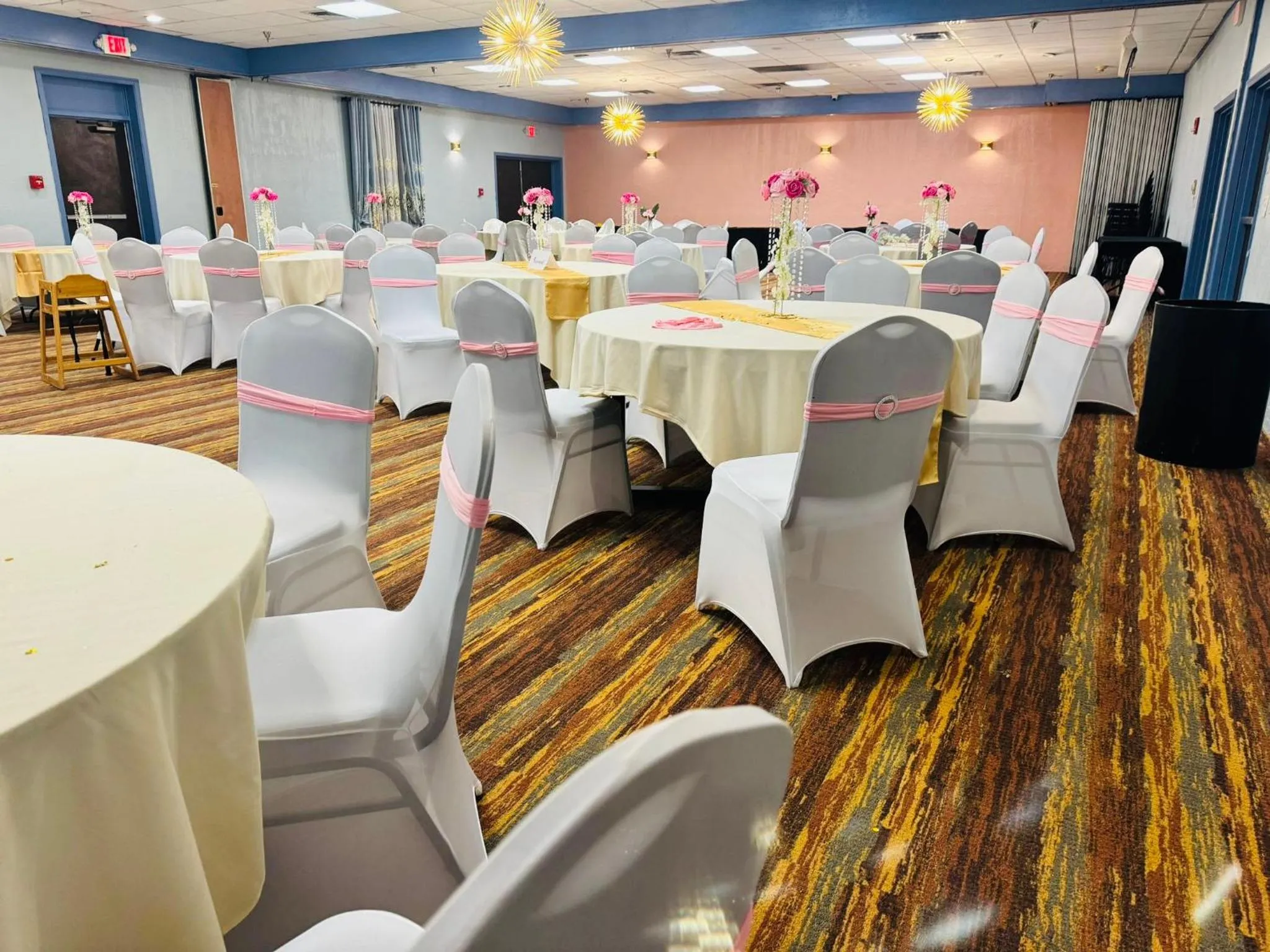 Restaurant/places to eat in Albany Airport Inn