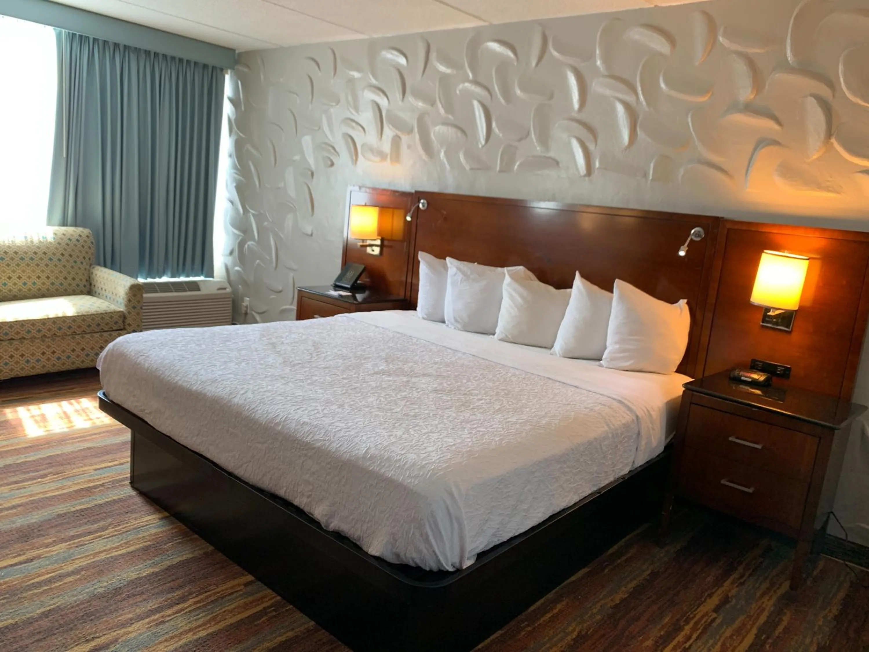 Bedroom, Bed in Albany Airport Inn