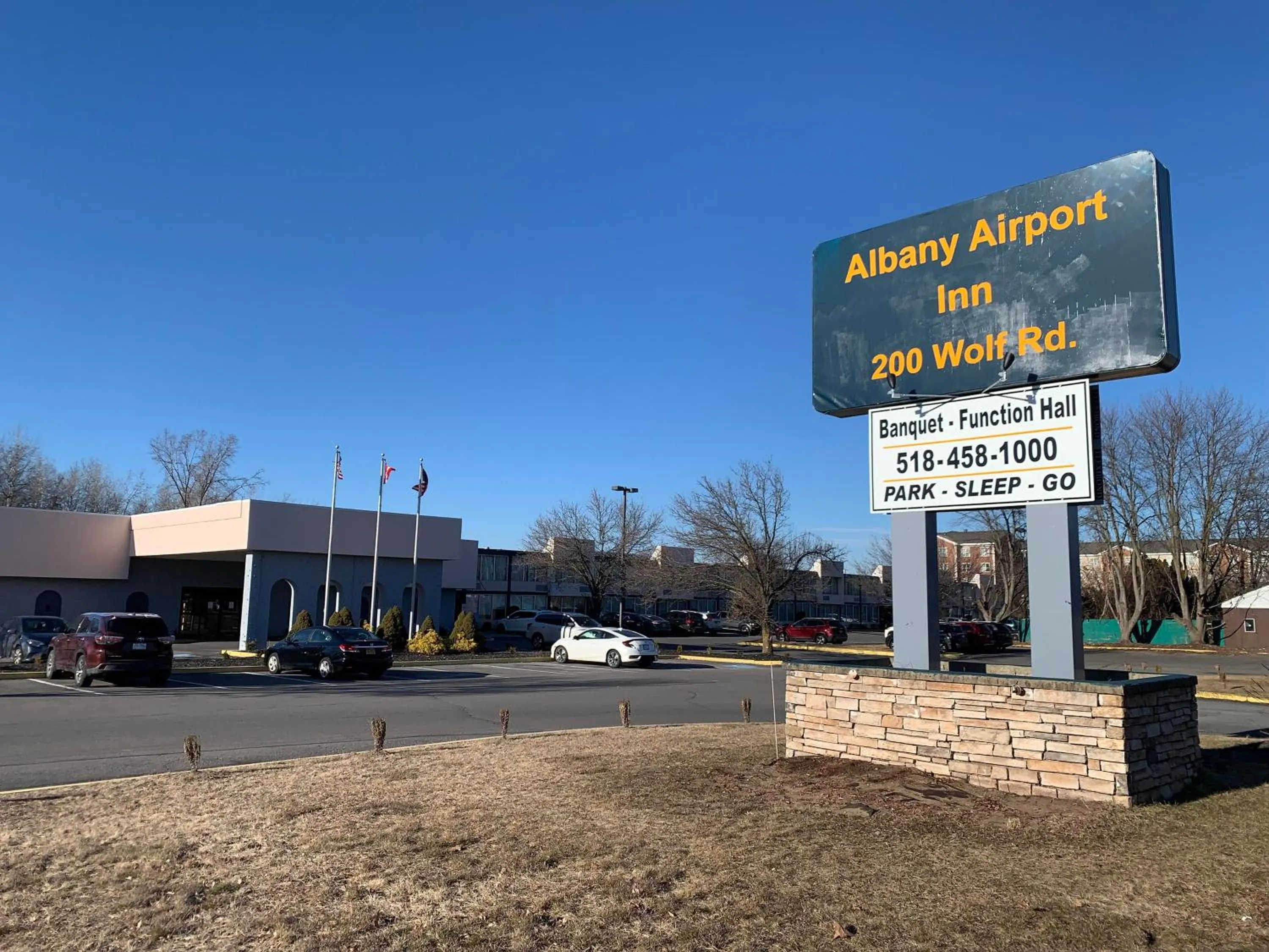 Property building in Albany Airport Inn