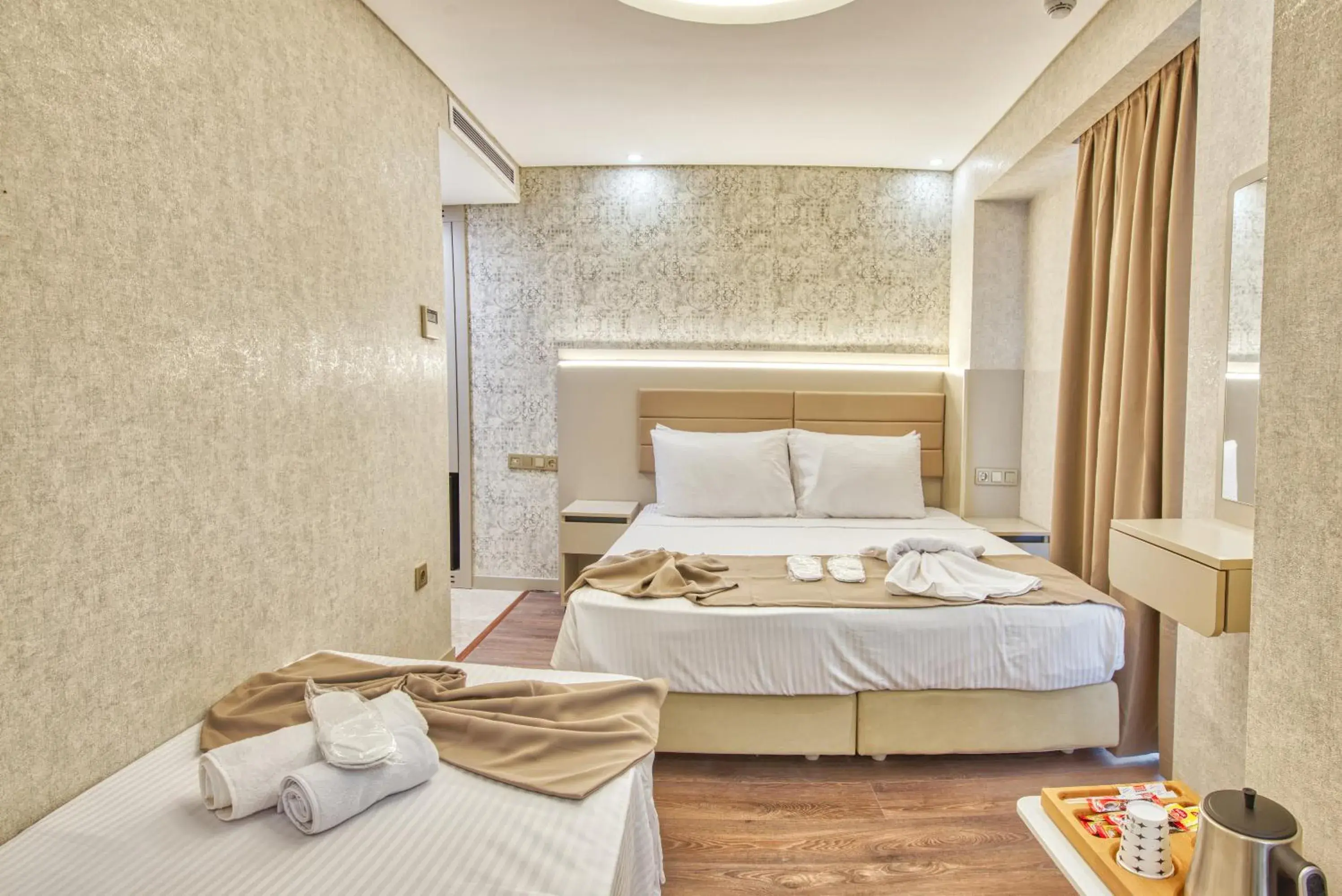 Photo of the whole room, Bed in Florina Hotel Photo of the whole room, Bed in Florina Hotel