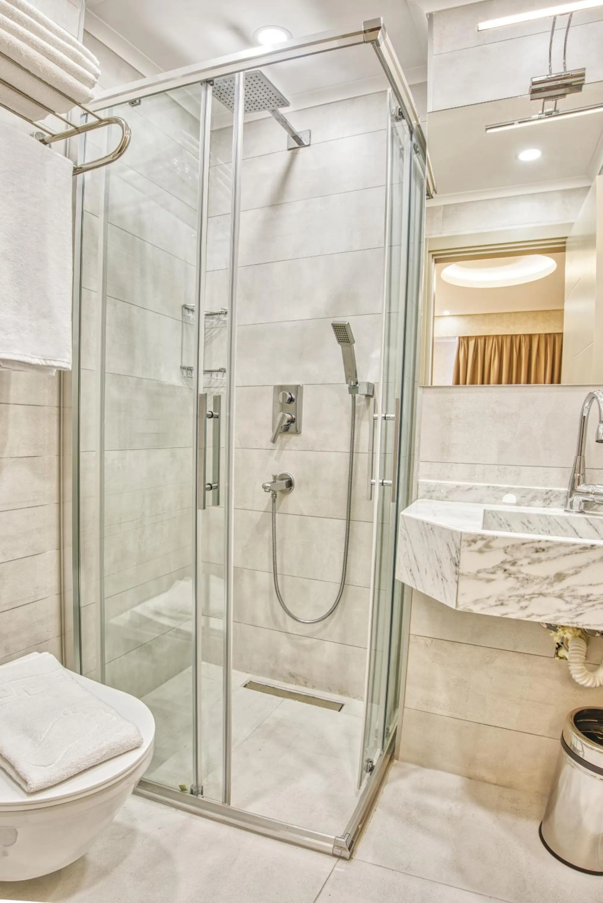 Bathroom in Florina Hotel