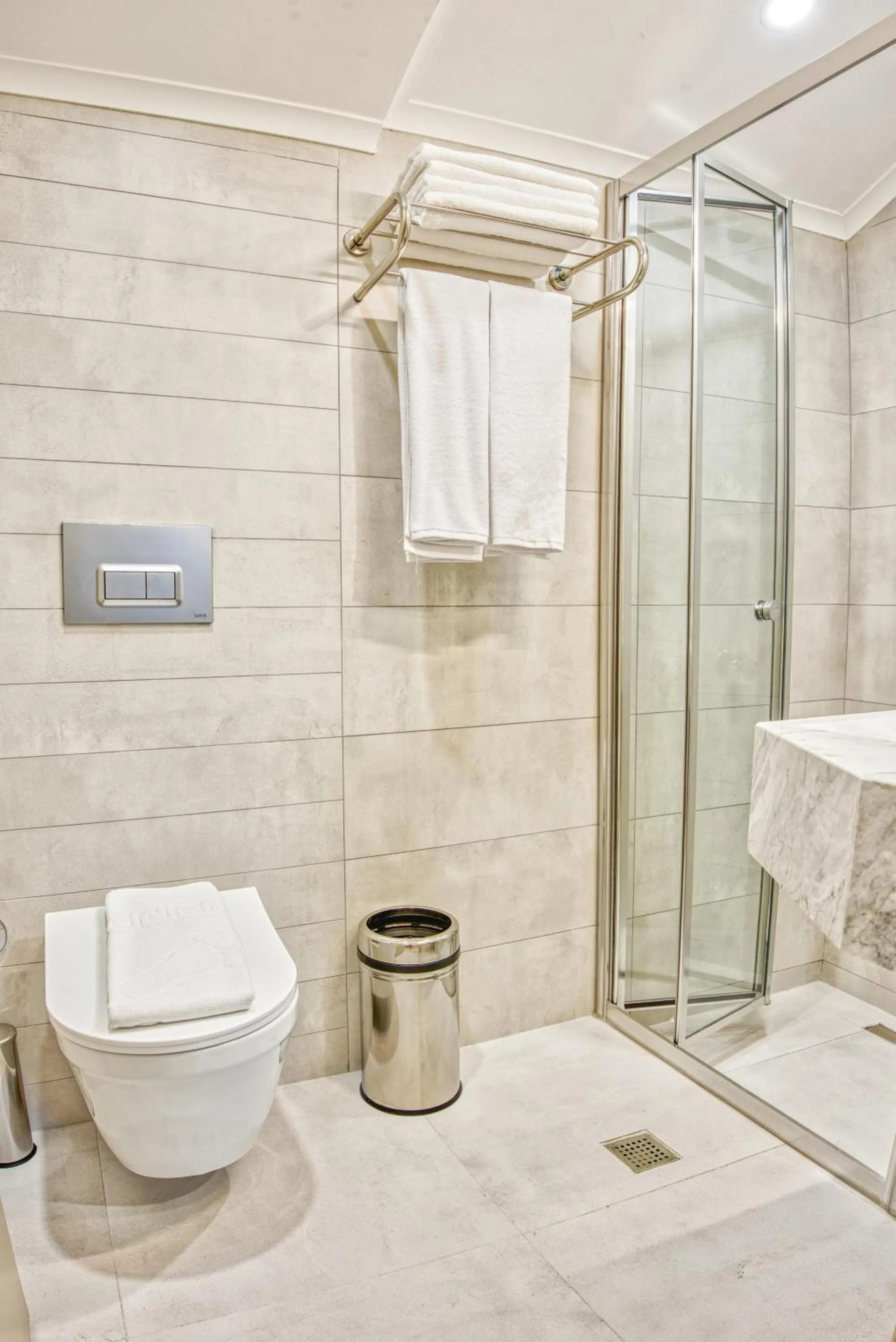 Bathroom in Florina Hotel