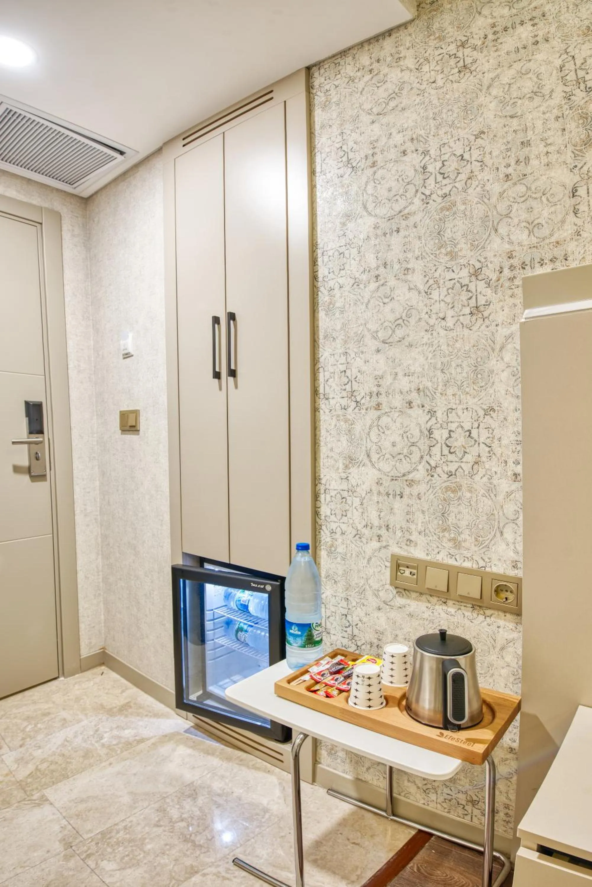 Coffee/tea facilities in Florina Hotel