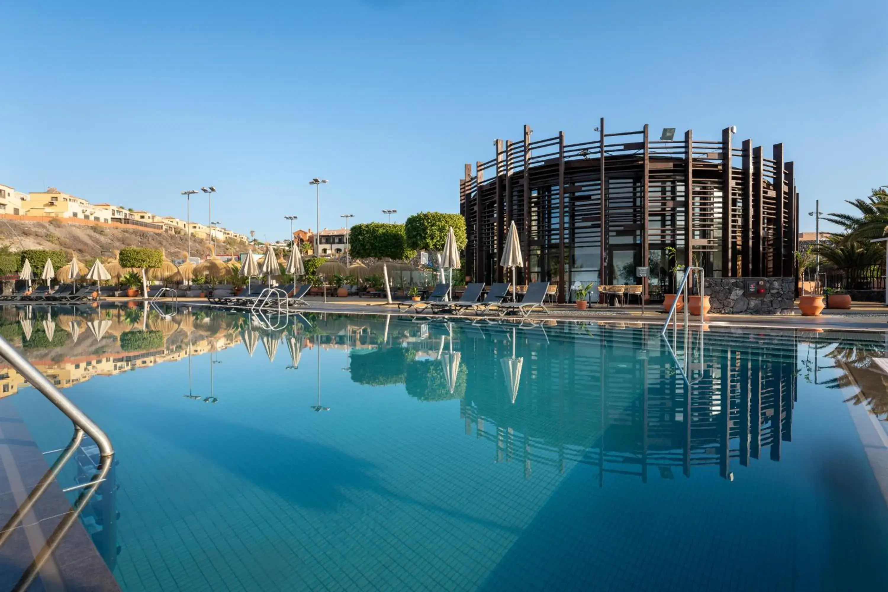 Swimming pool in Barceló Tenerife Royal Level Swimming pool in Barceló Tenerife Royal Level
