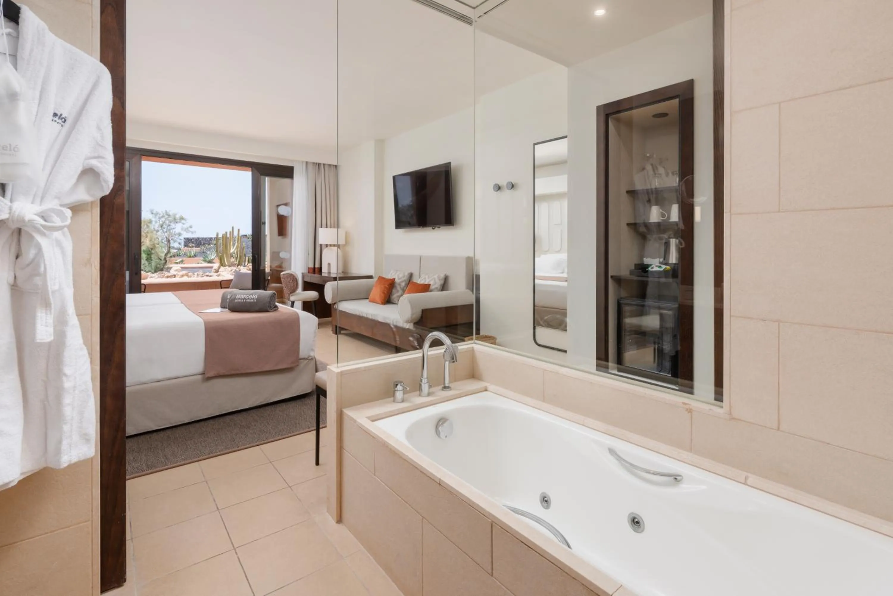 Hot Tub, Bed in Barceló Tenerife Royal Level