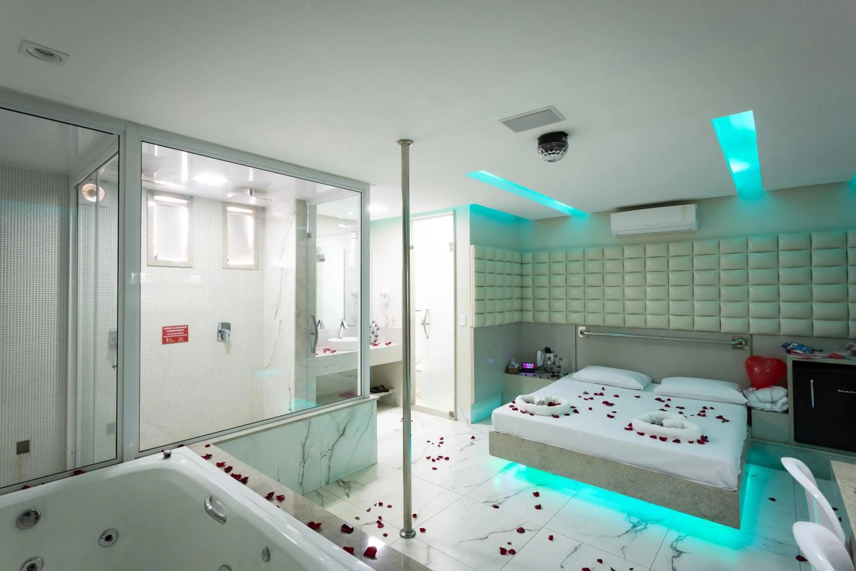 King Suite with Spa Bath in MIRAGEM MOTEL
