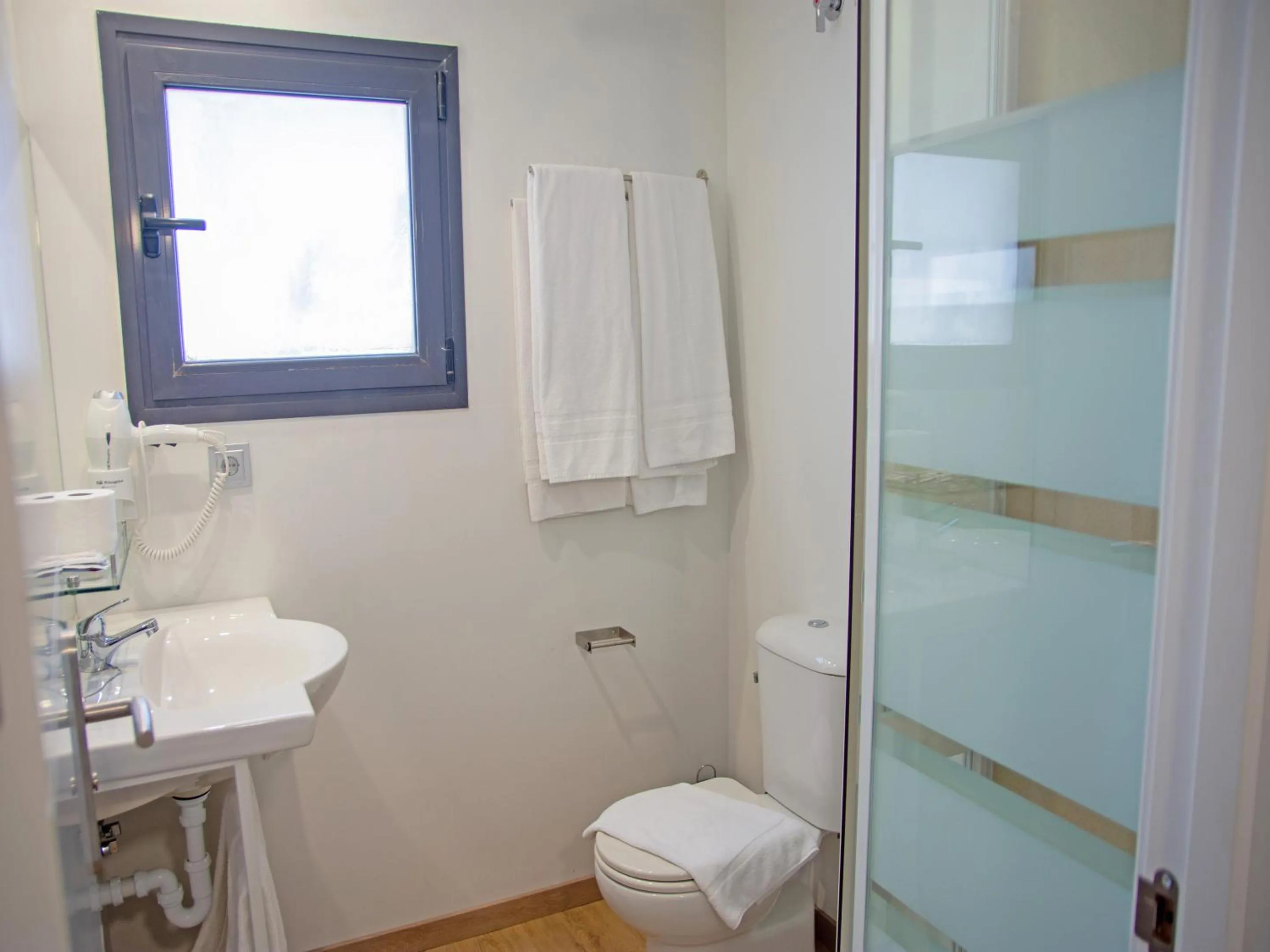 Shower in Apartamentos Santander Maliaño Suites 3000