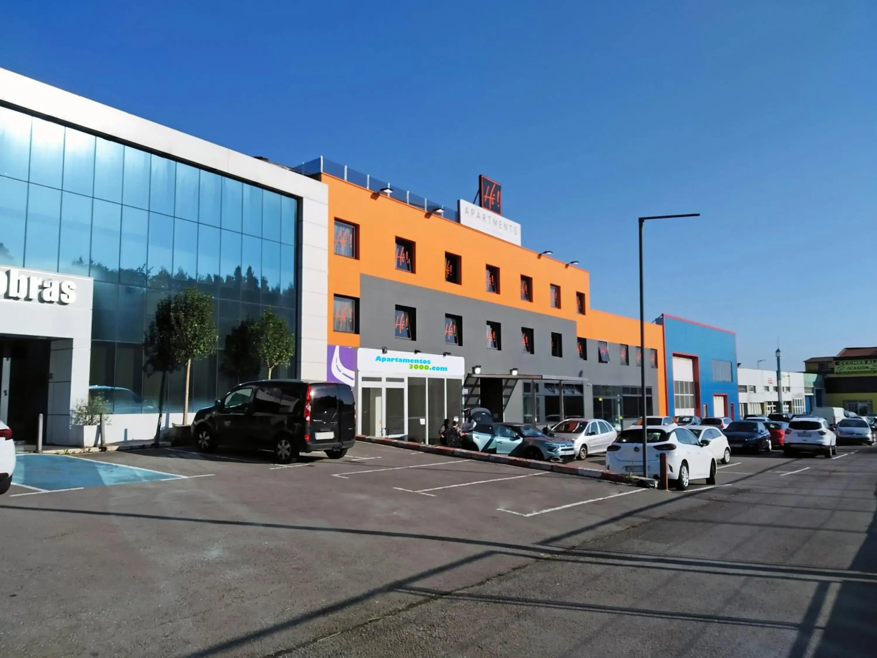 Property building in Apartamentos Santander Maliaño Suites 3000 Property building in Apartamentos Santander Maliaño Suites 3000