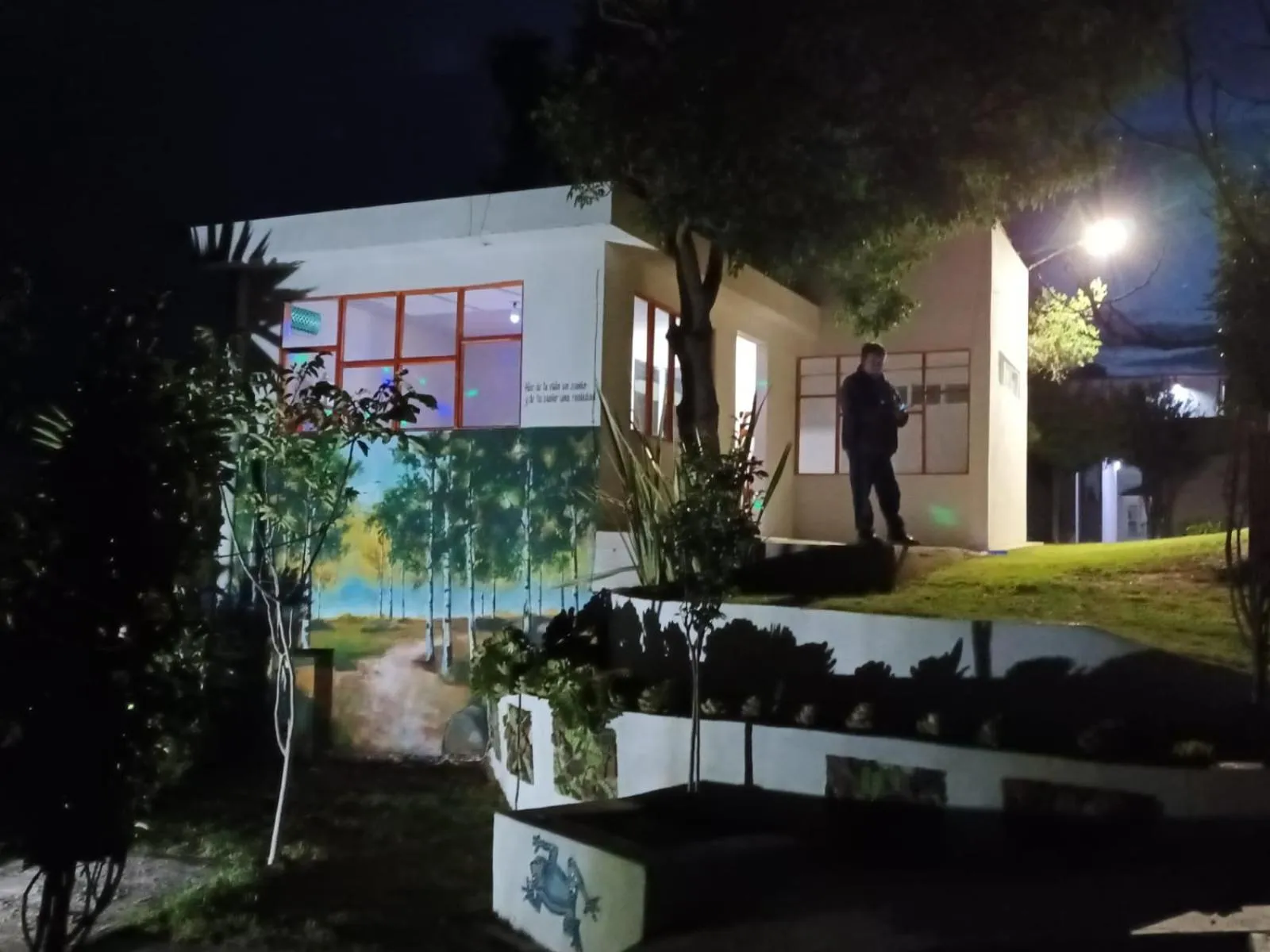 Restaurant/places to eat in ANBAROA VILLAS