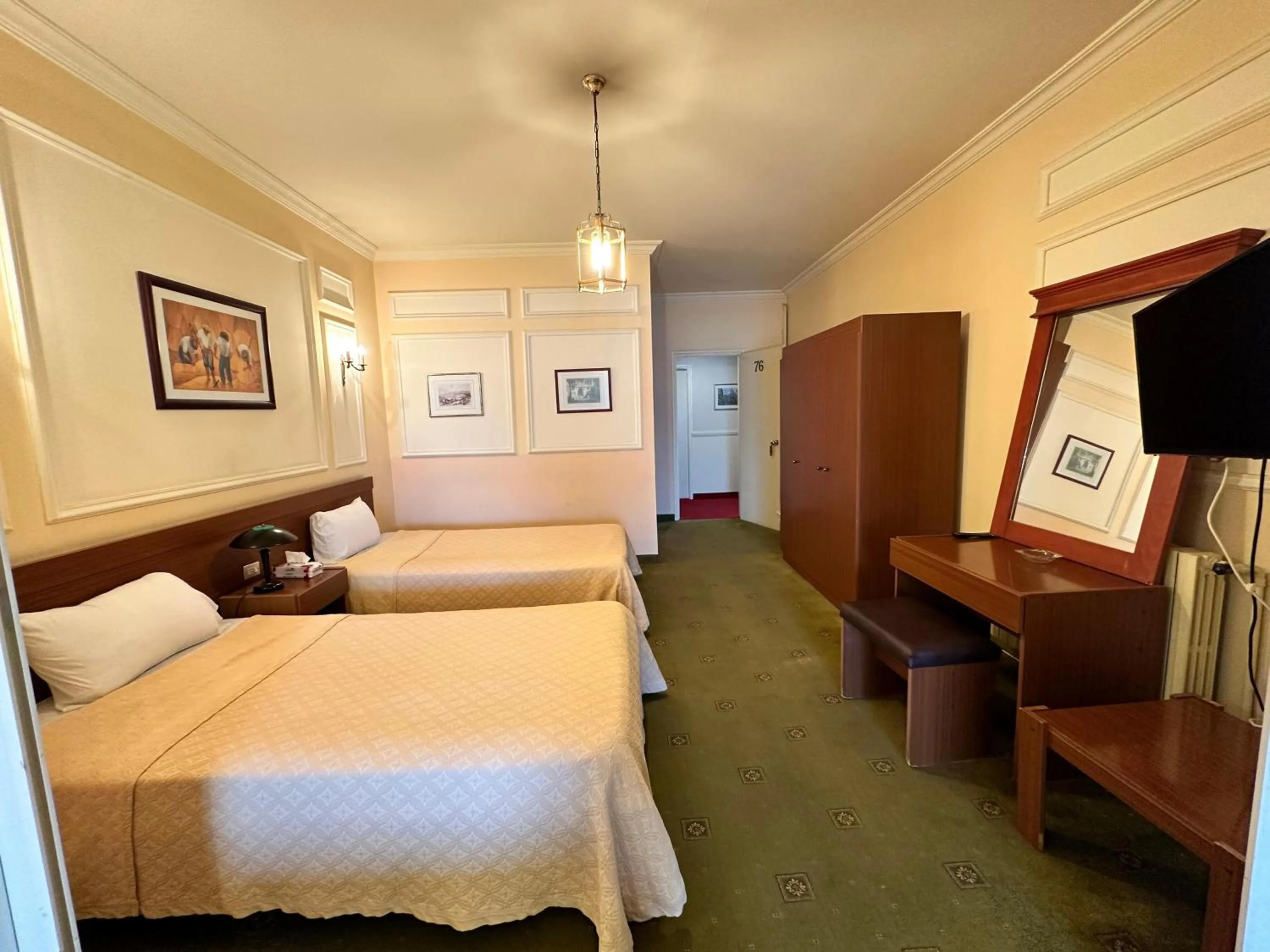 Bed in Le Crillon