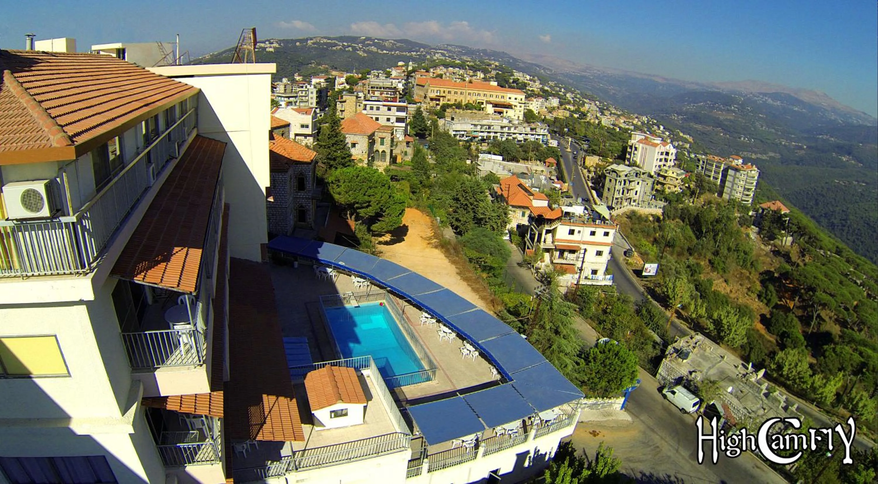 Property building in Le Crillon
