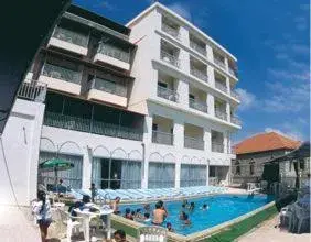 Le Crillon Le Crillon