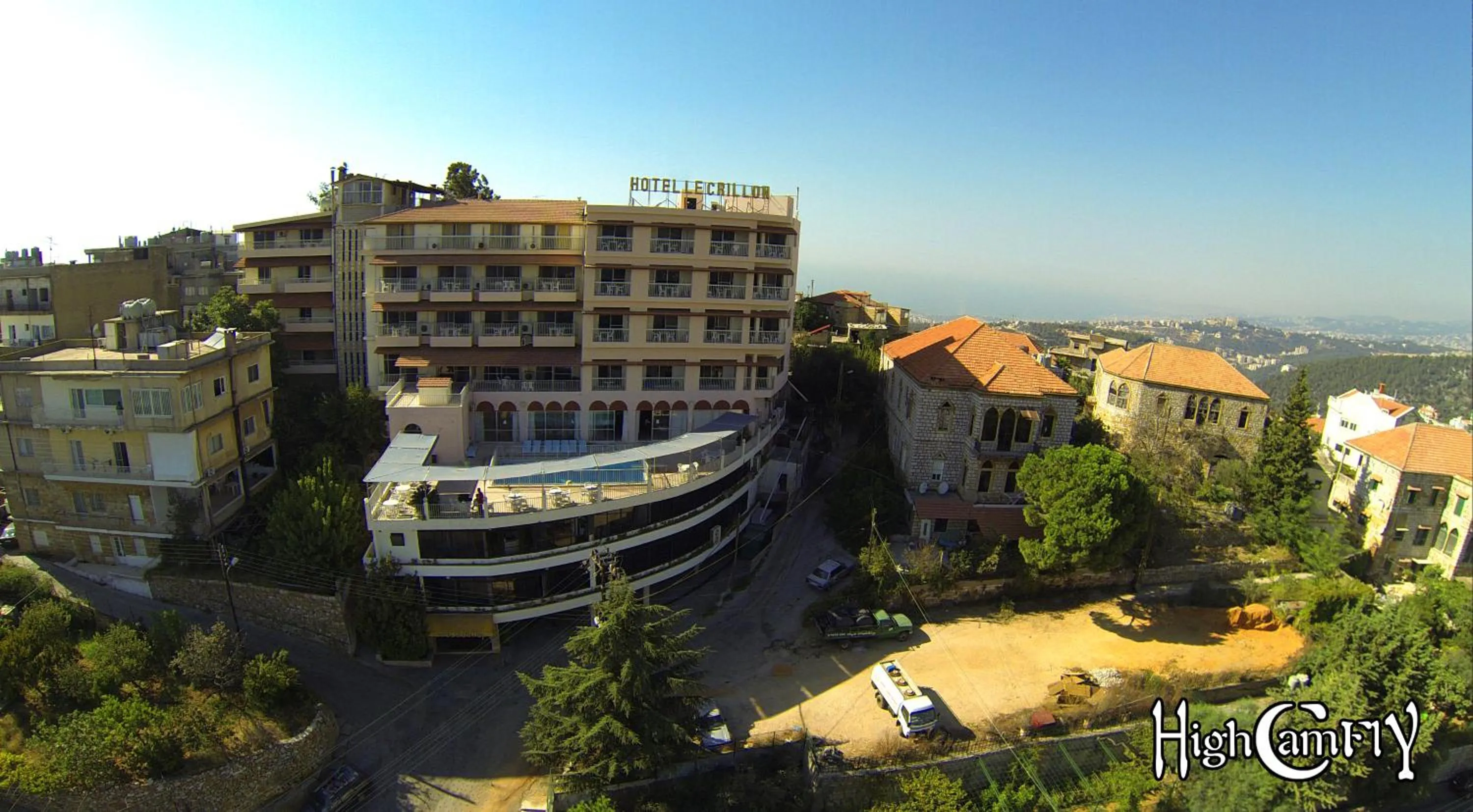 Property building in Le Crillon