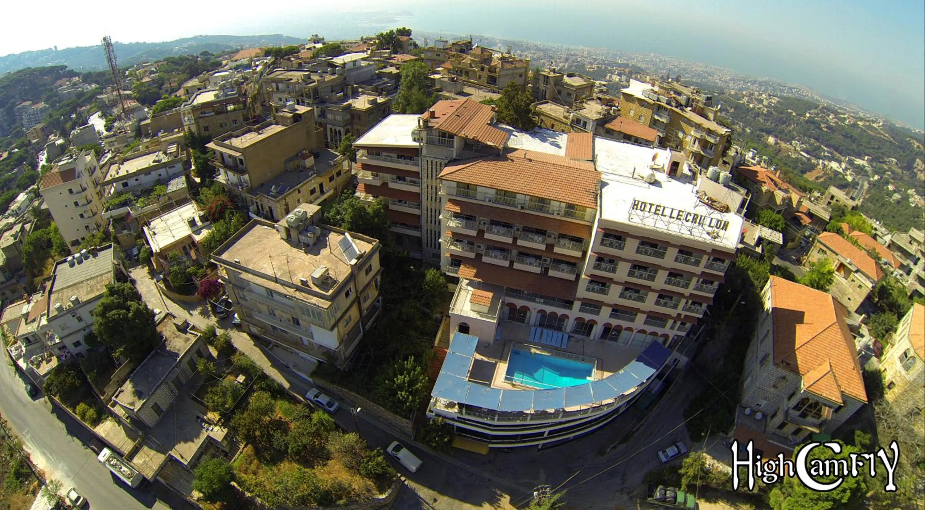 Property building in Le Crillon
