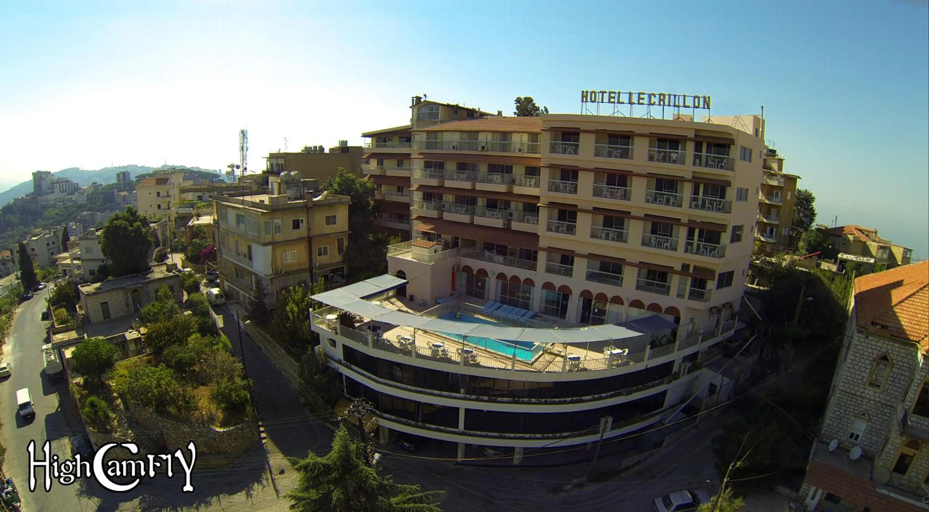 Property building in Le Crillon