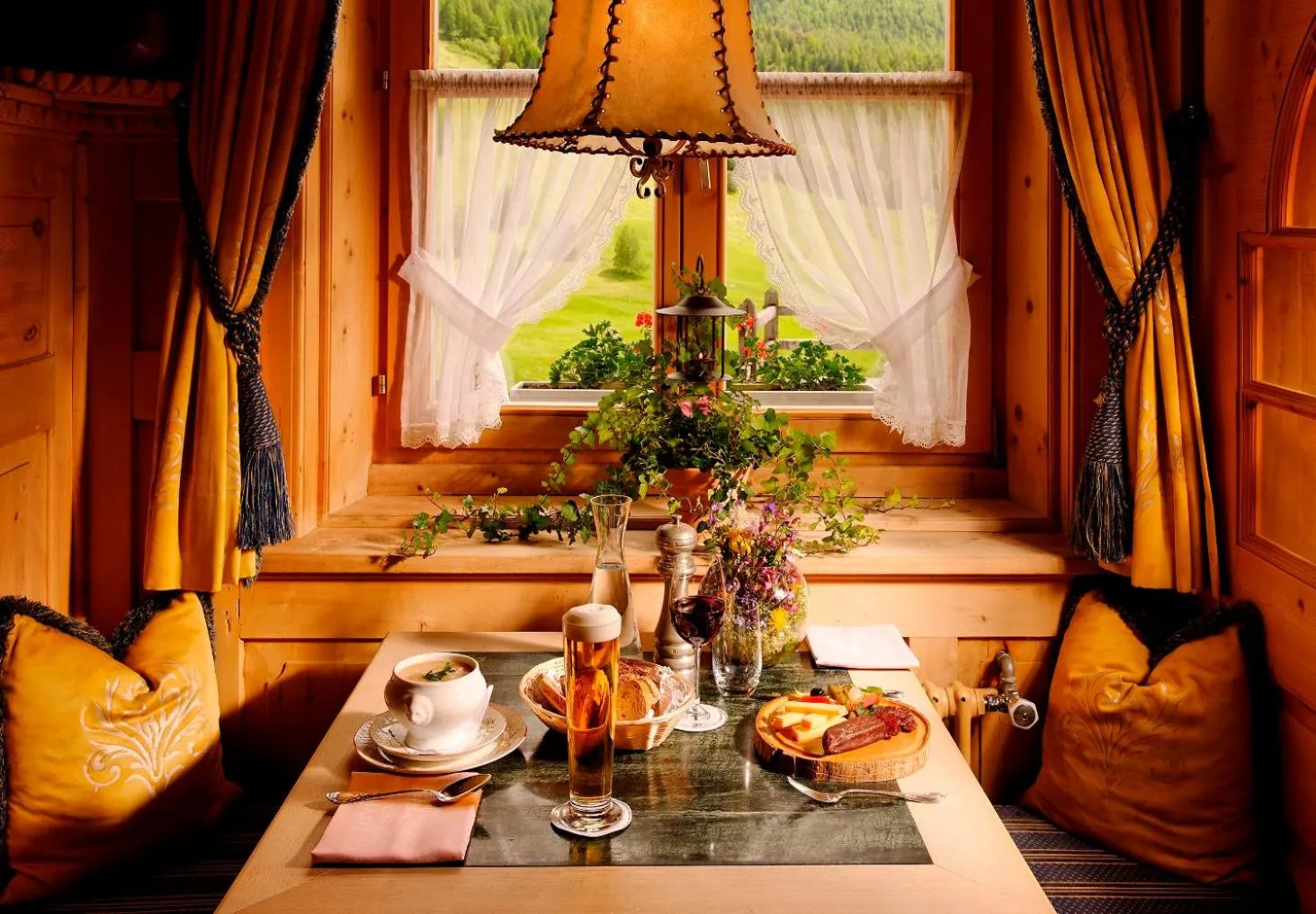 Restaurant/places to eat in Relais & Châteaux Schlosshotel Chastè - Scuol Tarasp