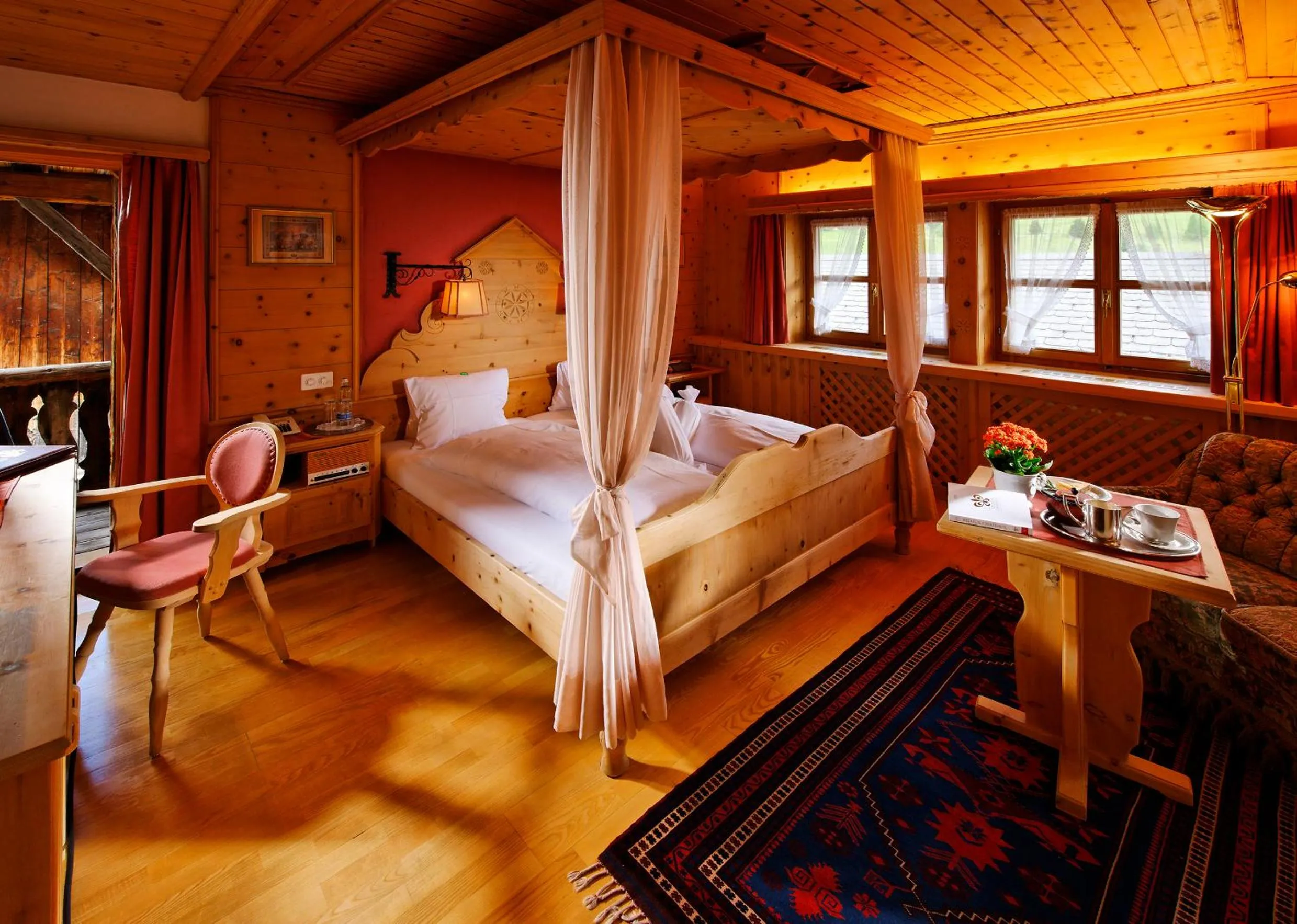 Photo of the whole room, Bed in Relais & Châteaux Schlosshotel Chastè - Scuol Tarasp