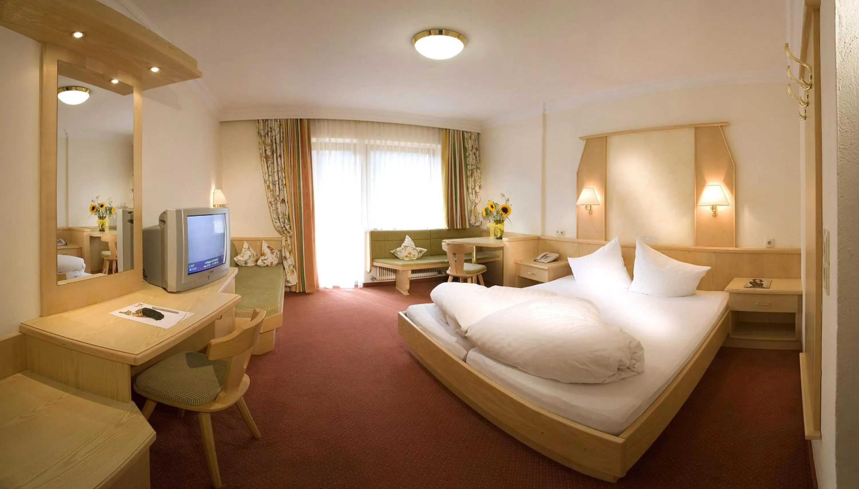 Bed in Superior Hotel Persal