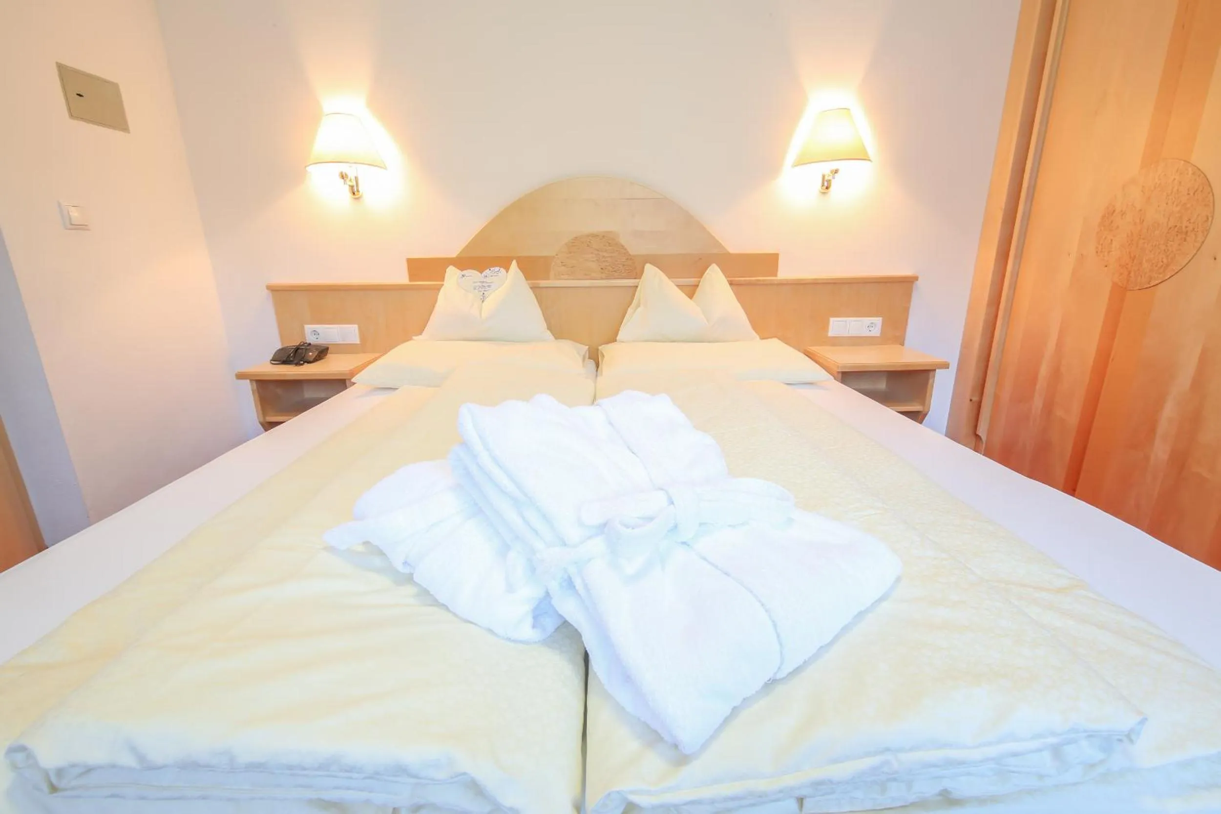 Bed in Superior Hotel Persal