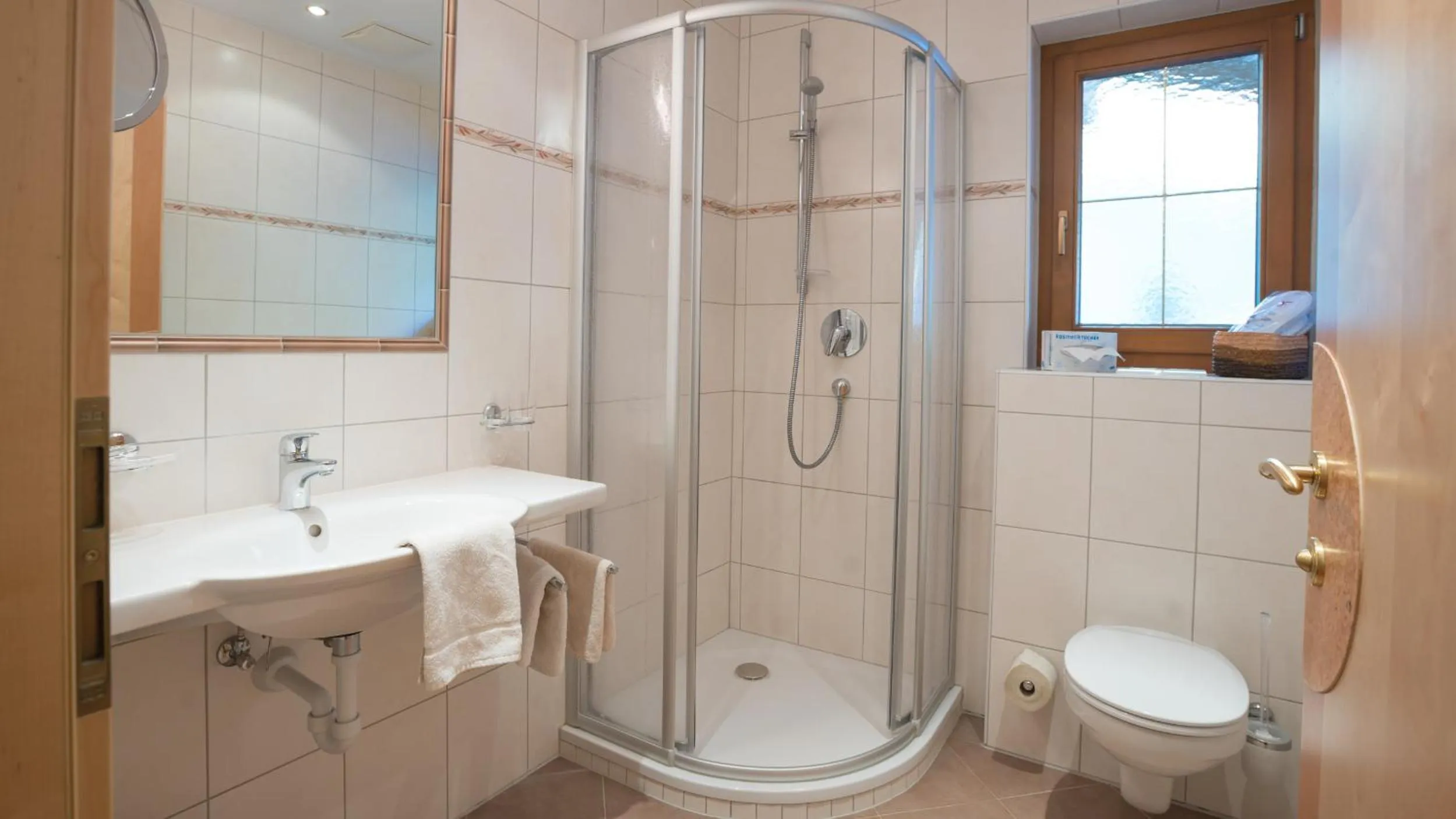 Bathroom in Superior Hotel Persal