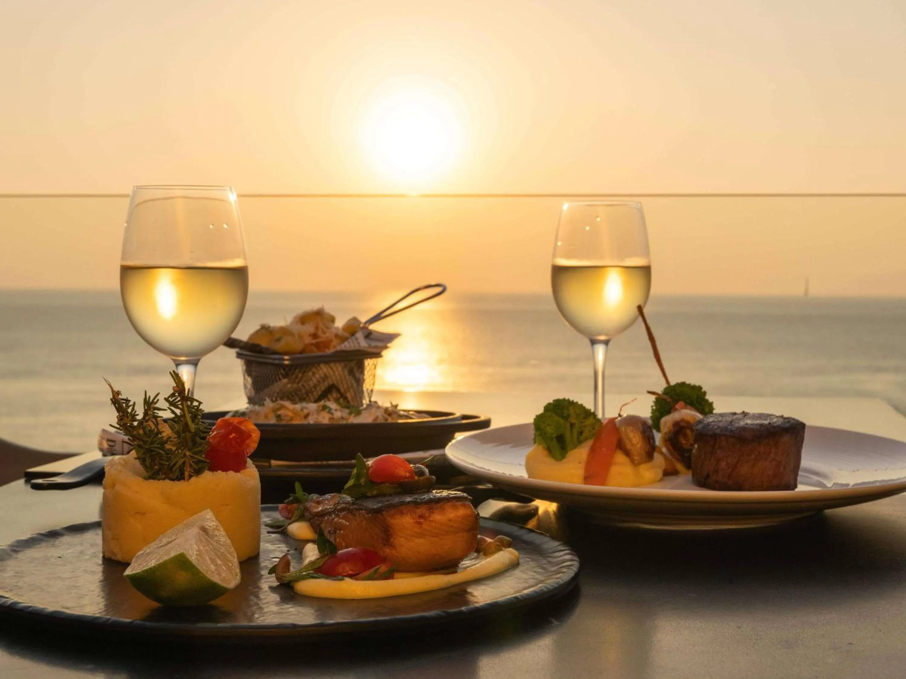 Restaurant/places to eat in Mövenpick Hotel Beirut