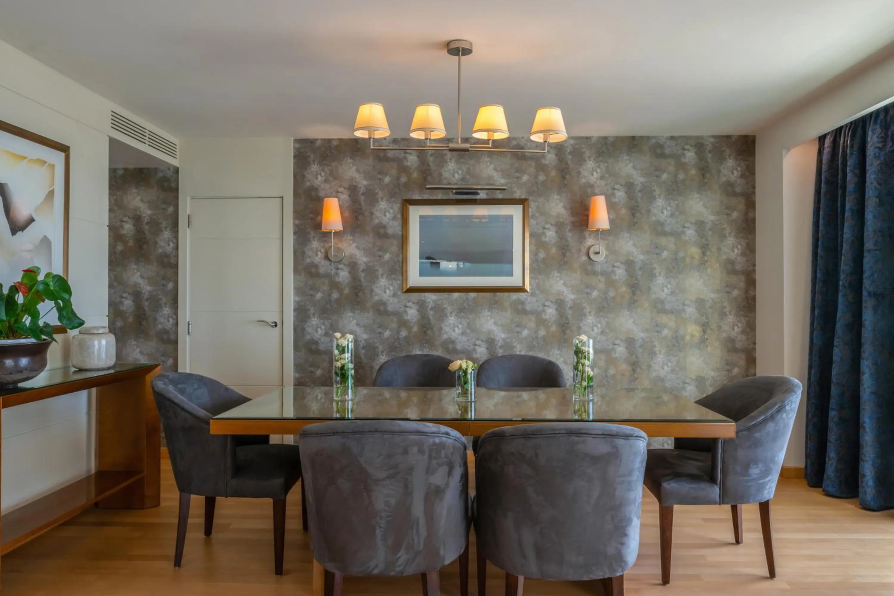 Dining area in Mövenpick Hotel Beirut