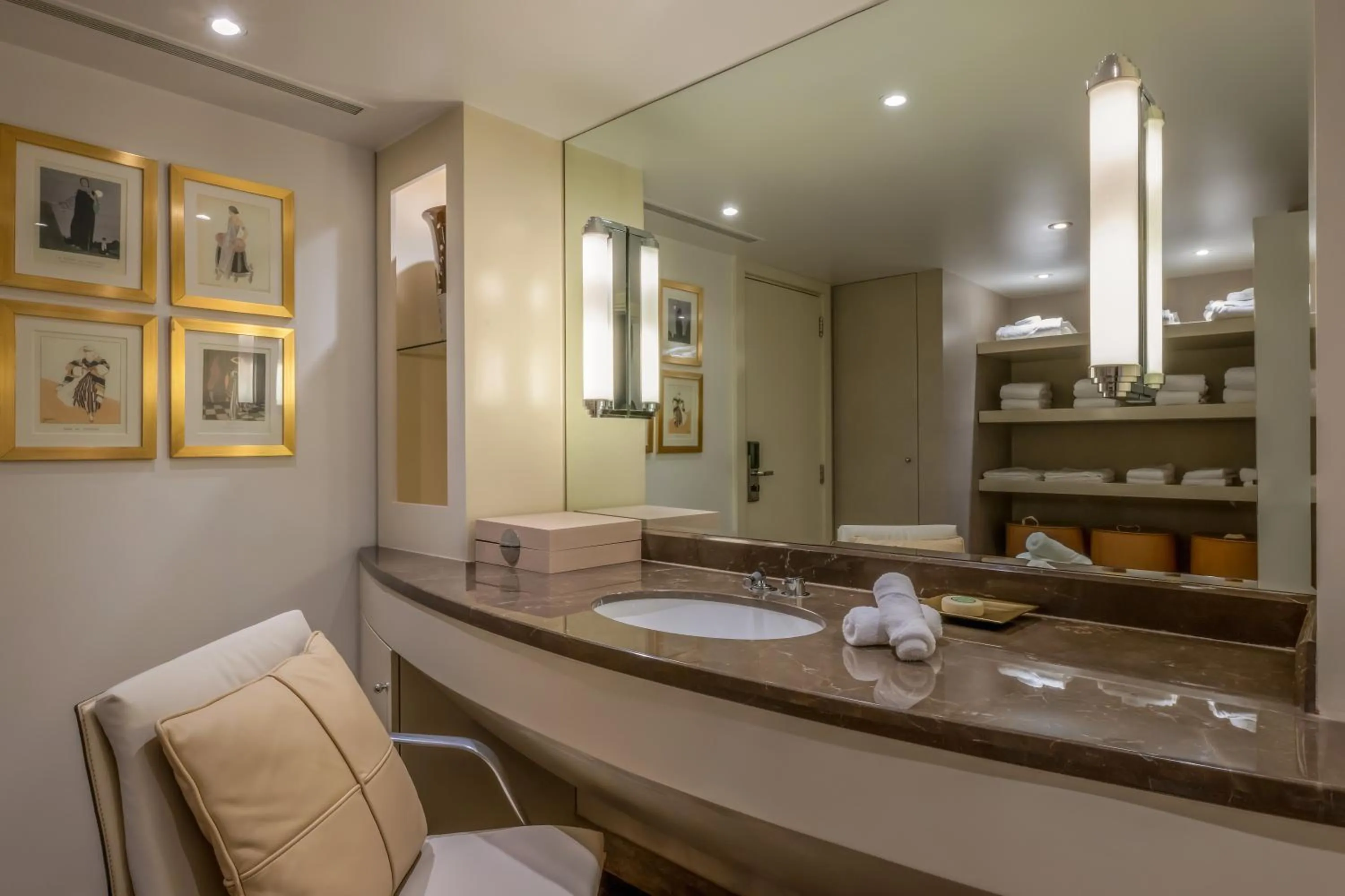 hair dresser in Mövenpick Hotel Beirut