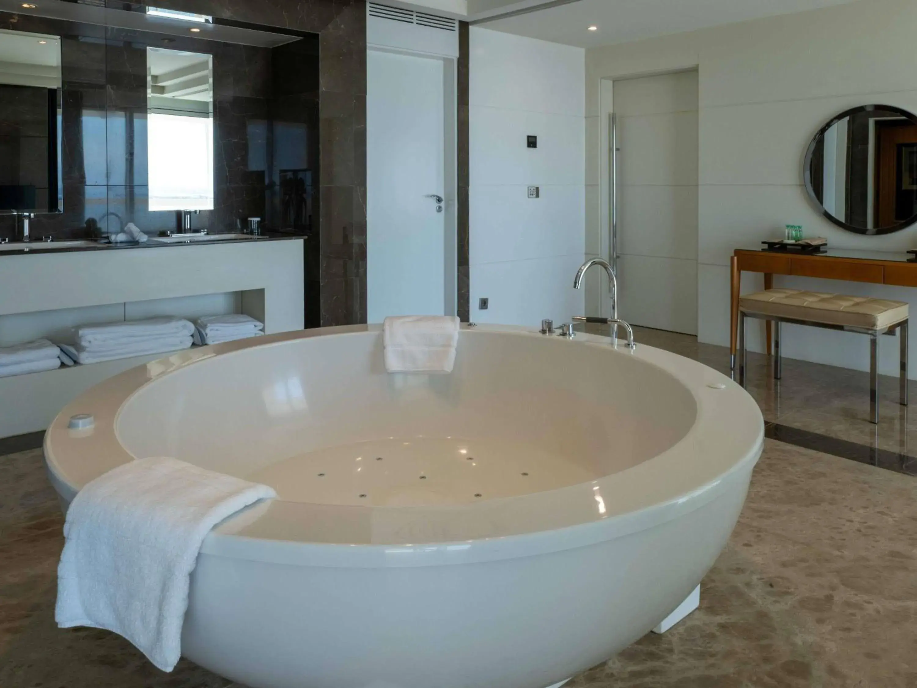 Royal Suite in Mövenpick Hotel Beirut Royal Suite in Mövenpick Hotel Beirut