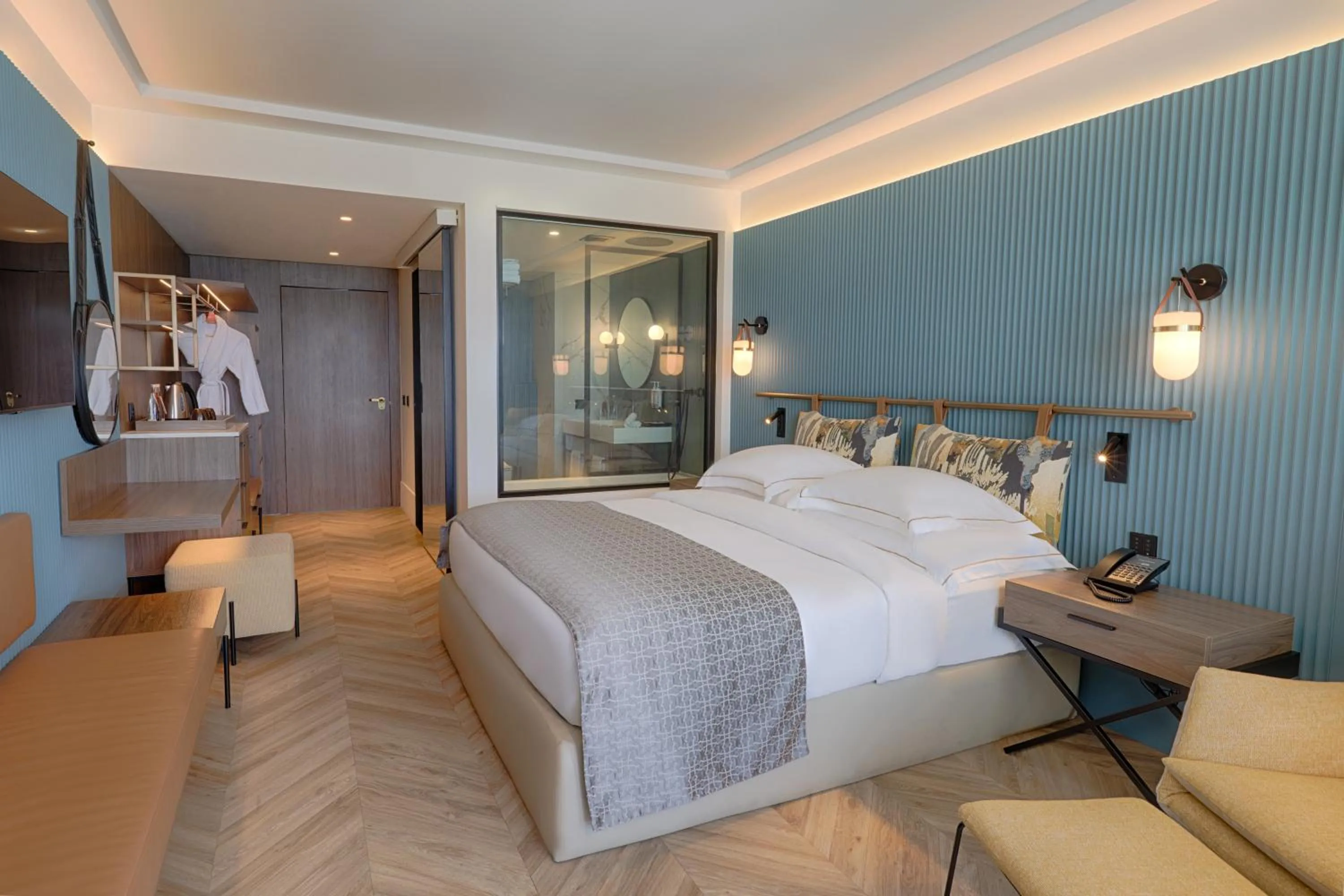 Bedroom, Bed in Mövenpick Hotel Beirut