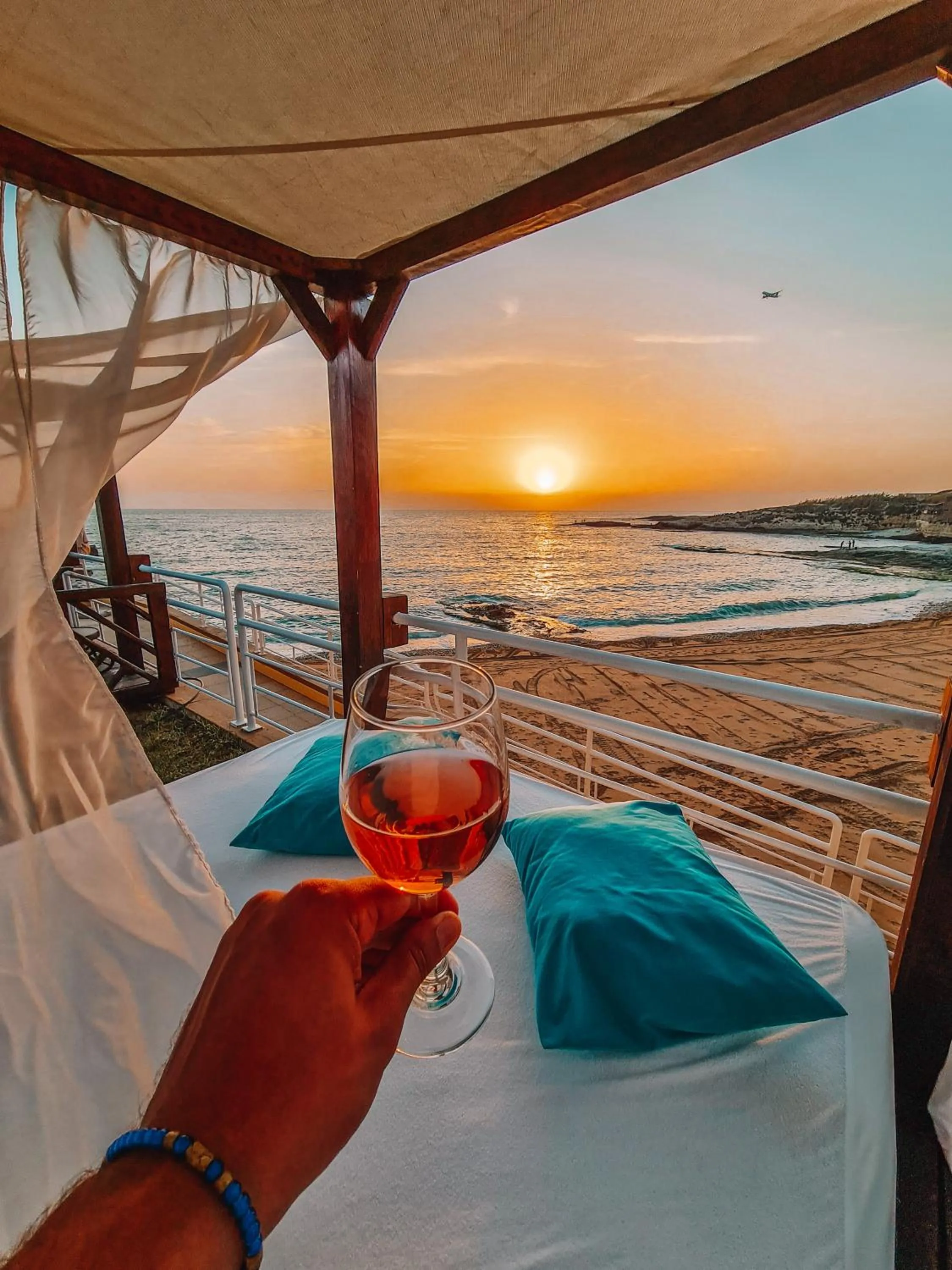 Drinks, Bed in Mövenpick Hotel Beirut